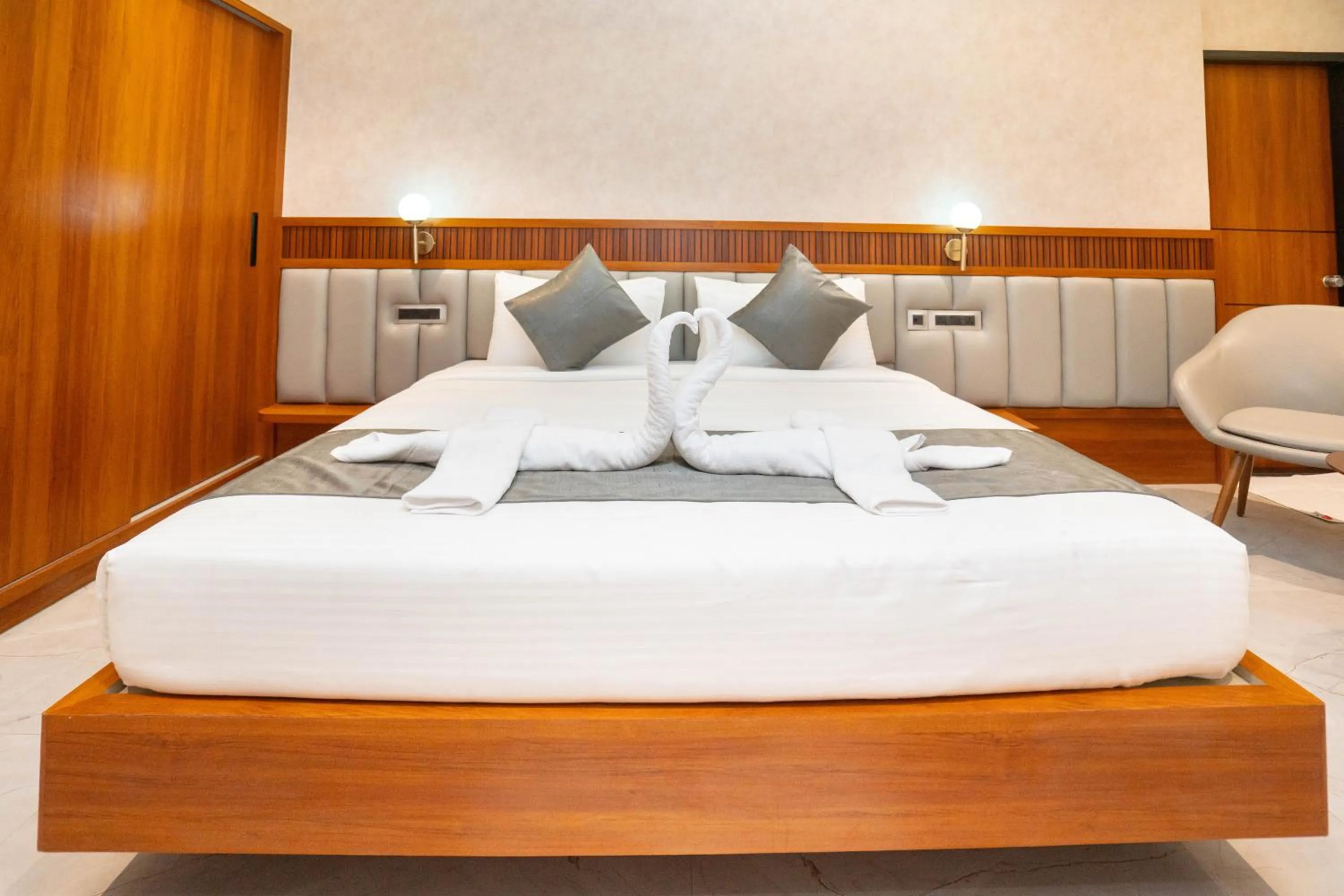 Bedroom, Bed in Casa Hotel, Madhapur