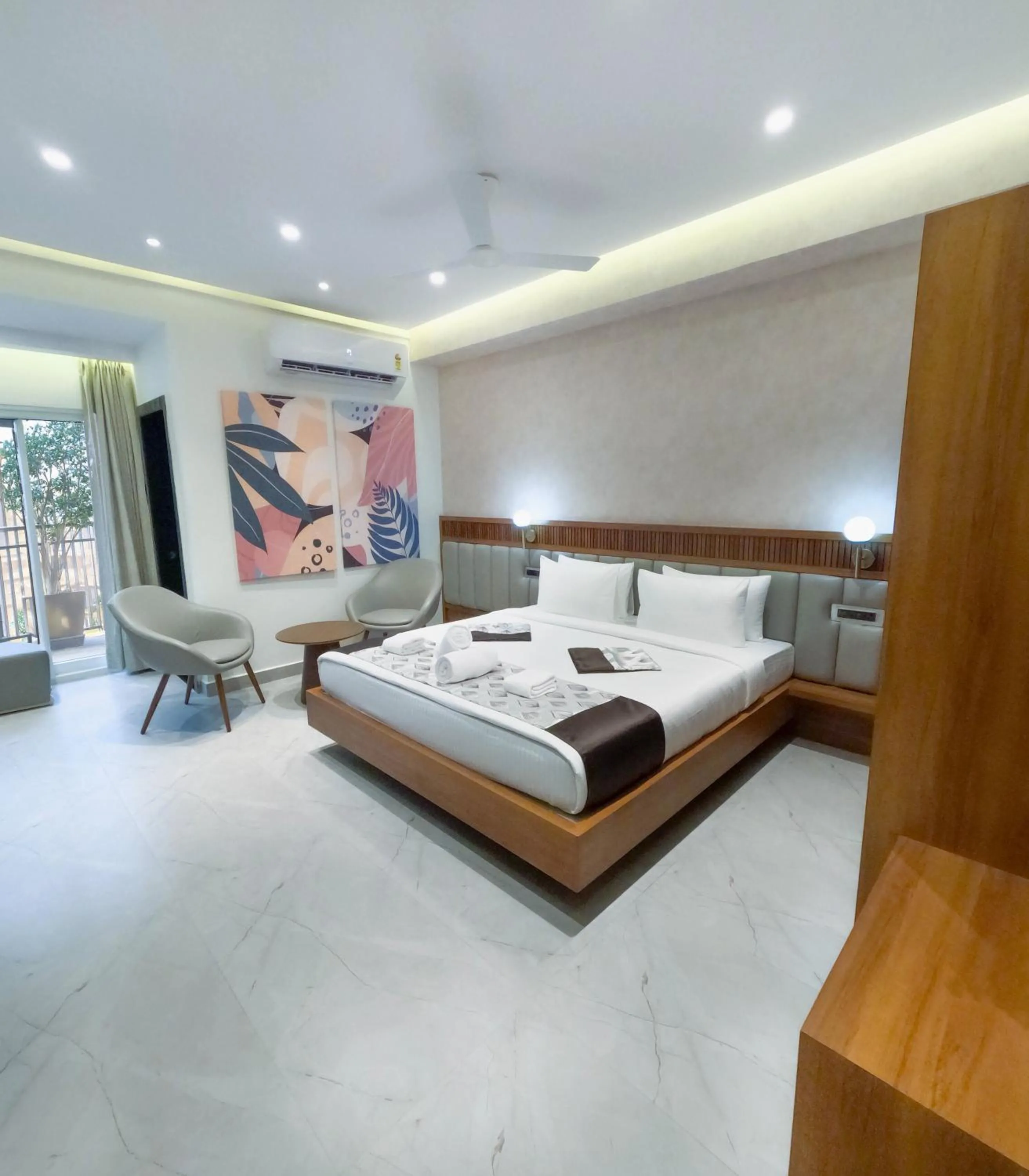 Photo of the whole room, Bed in Casa Hotel, Madhapur