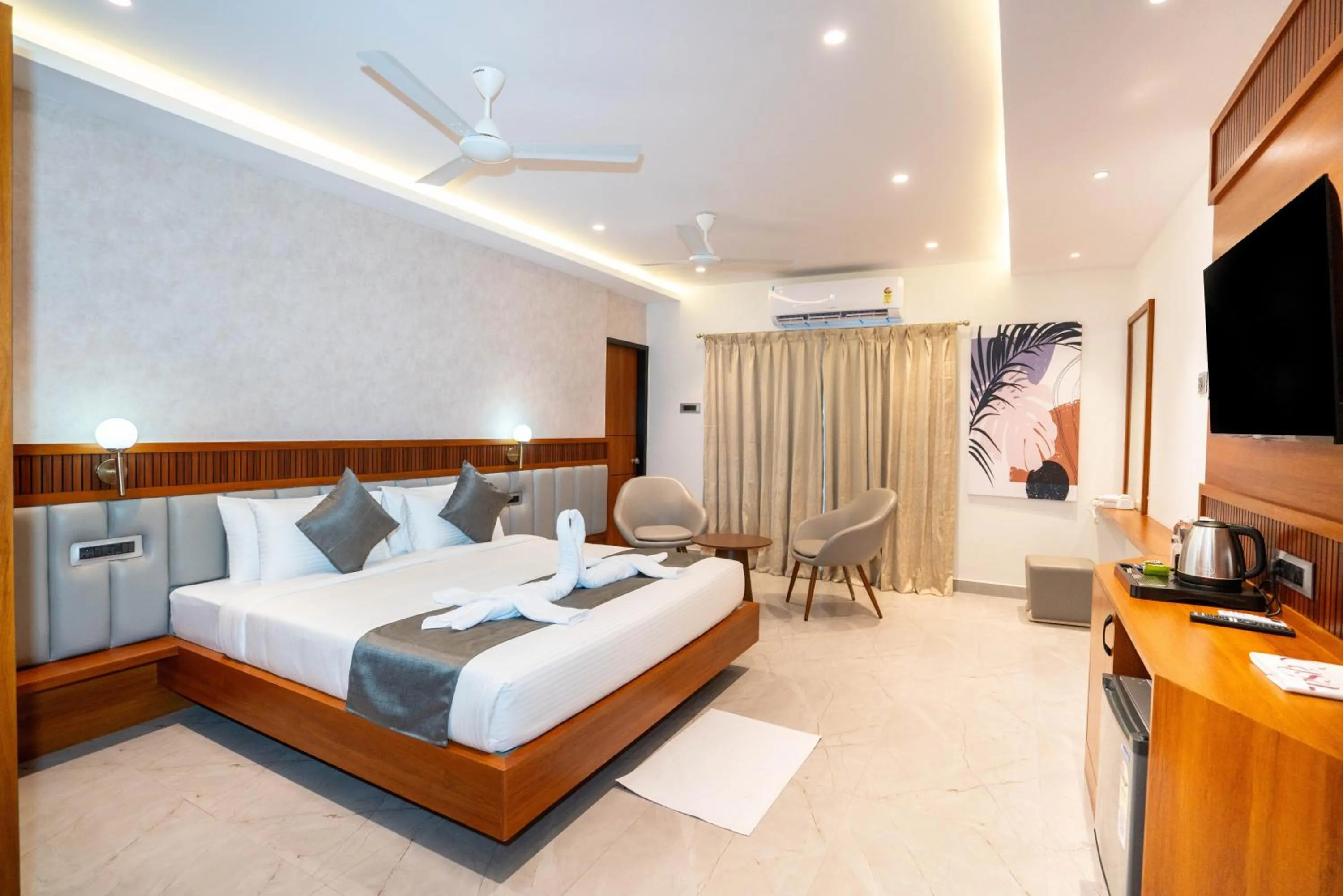 Bedroom, Bed in Casa Hotel, Madhapur