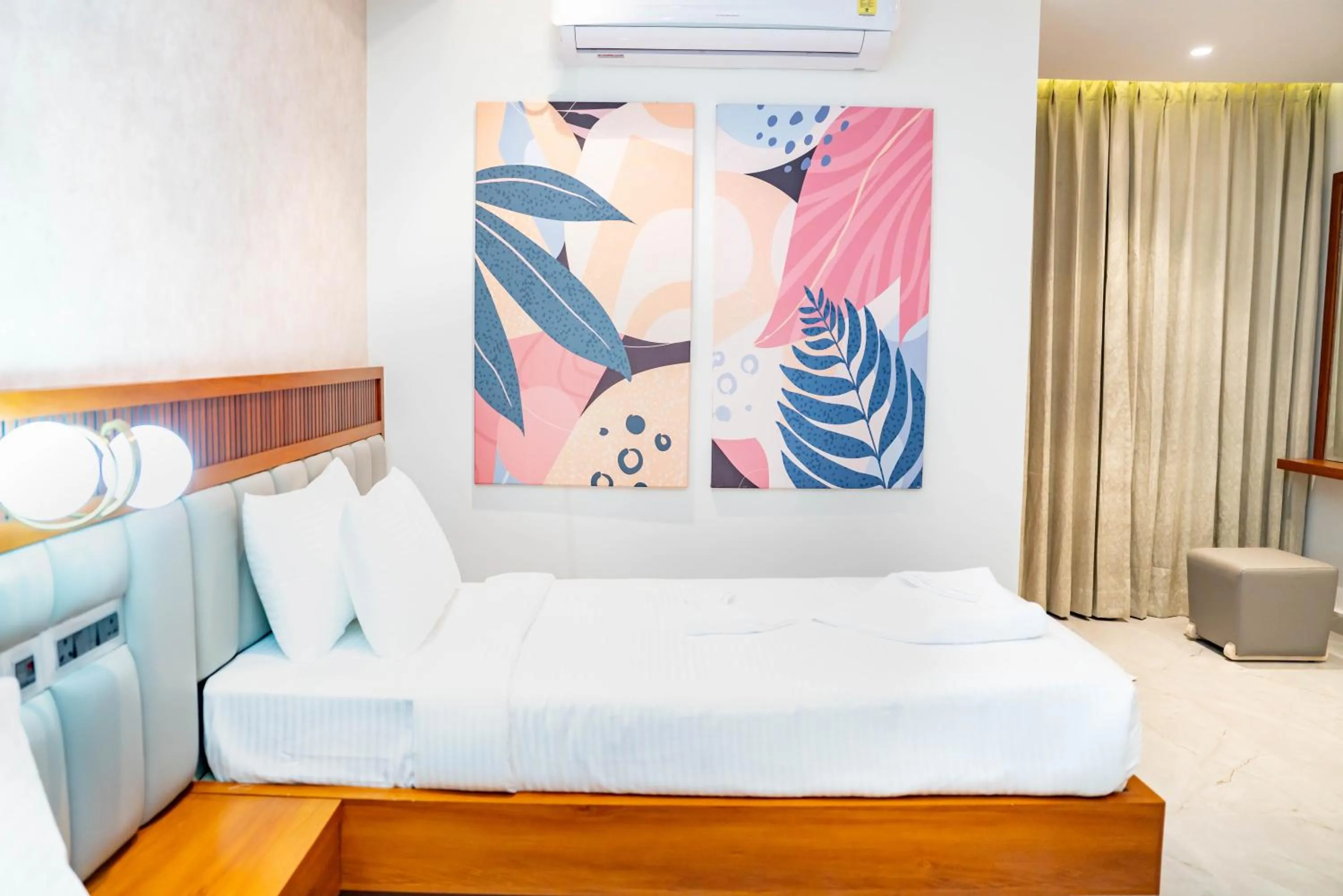 Bed in Casa Hotel, Madhapur