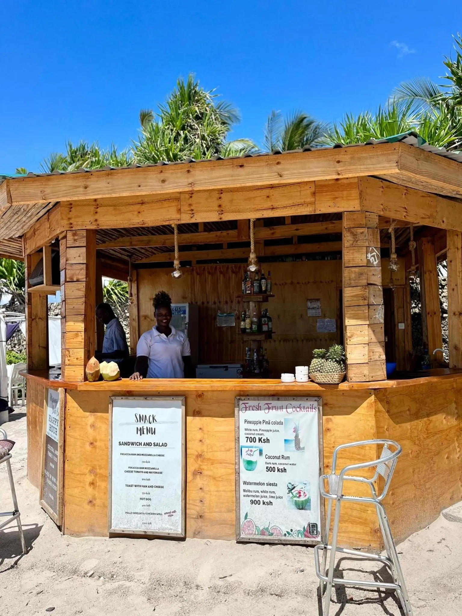 Lounge or bar in Lily Palm Resort