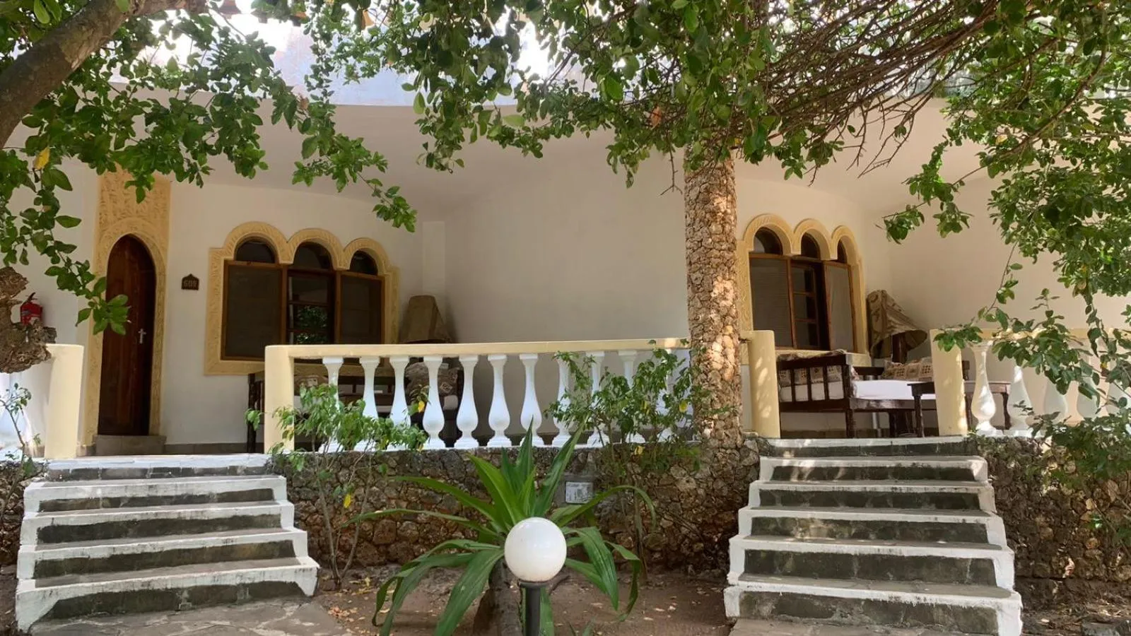 Facade/entrance in Lily Palm Resort