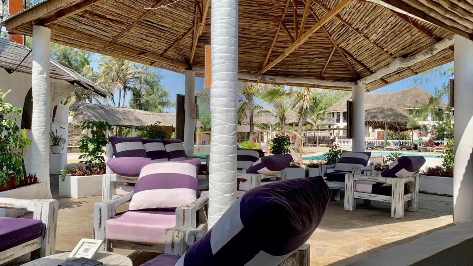 Restaurant/places to eat in Lily Palm Resort