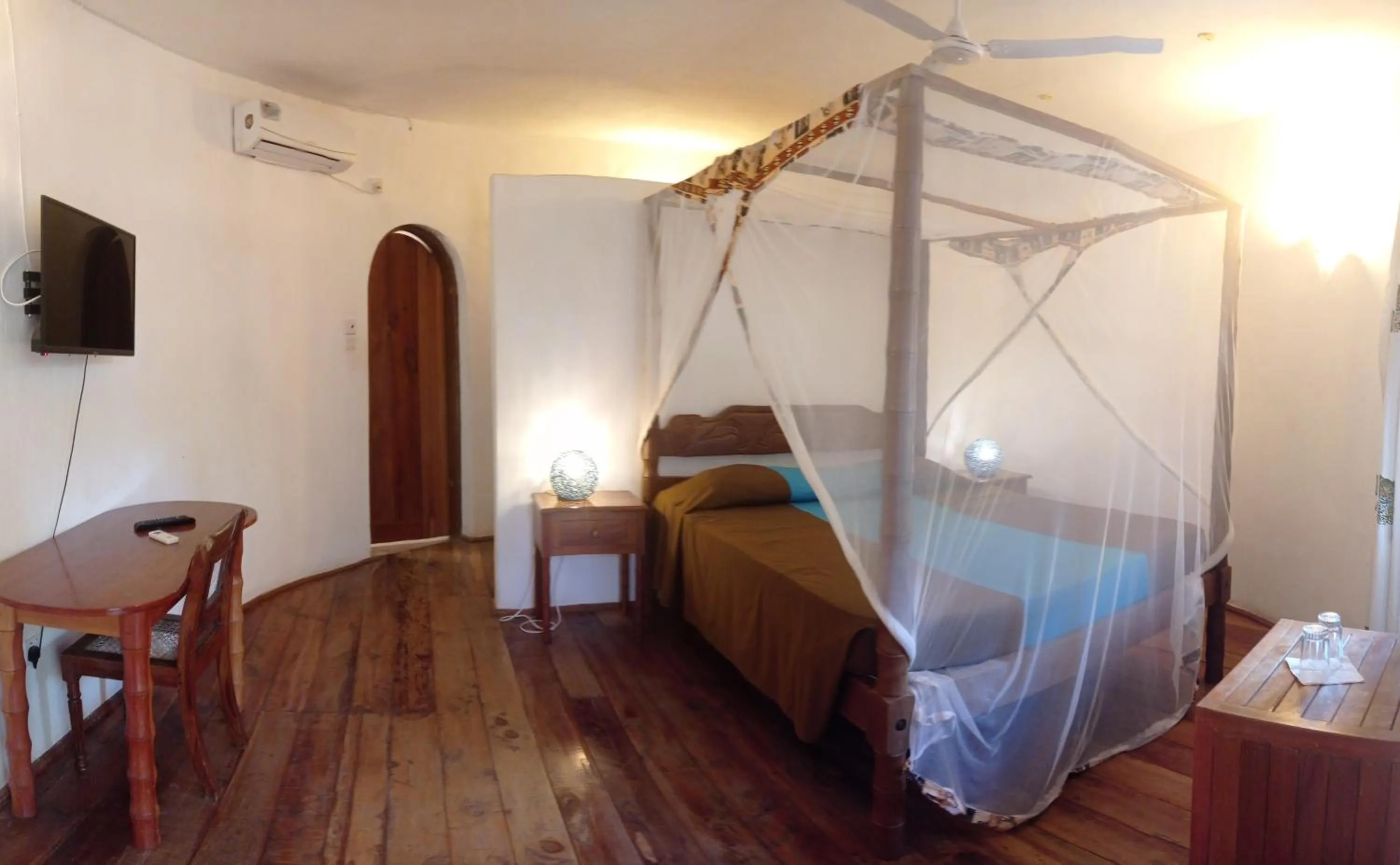 TV and multimedia, Bed in Lily Palm Resort