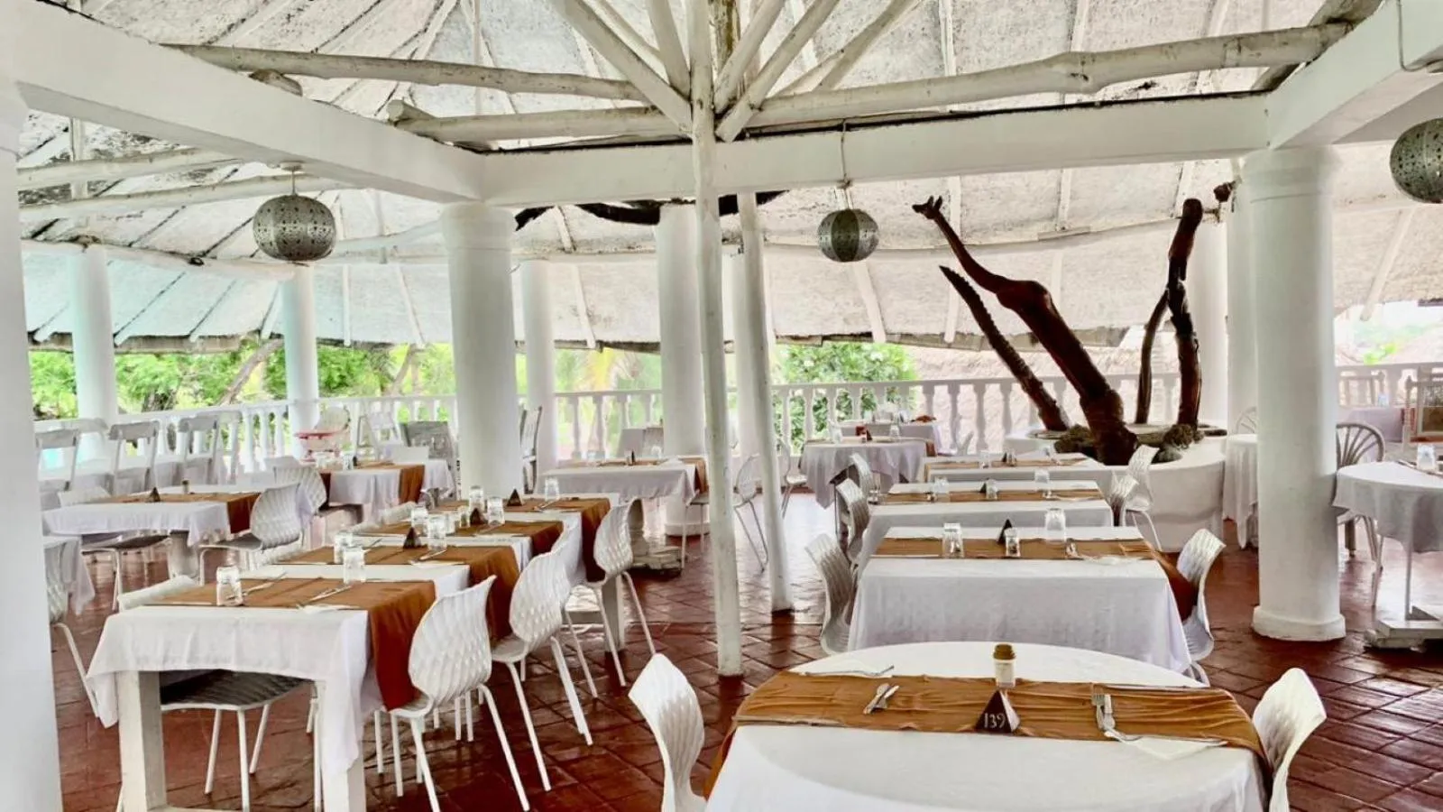 Restaurant/places to eat in Lily Palm Resort