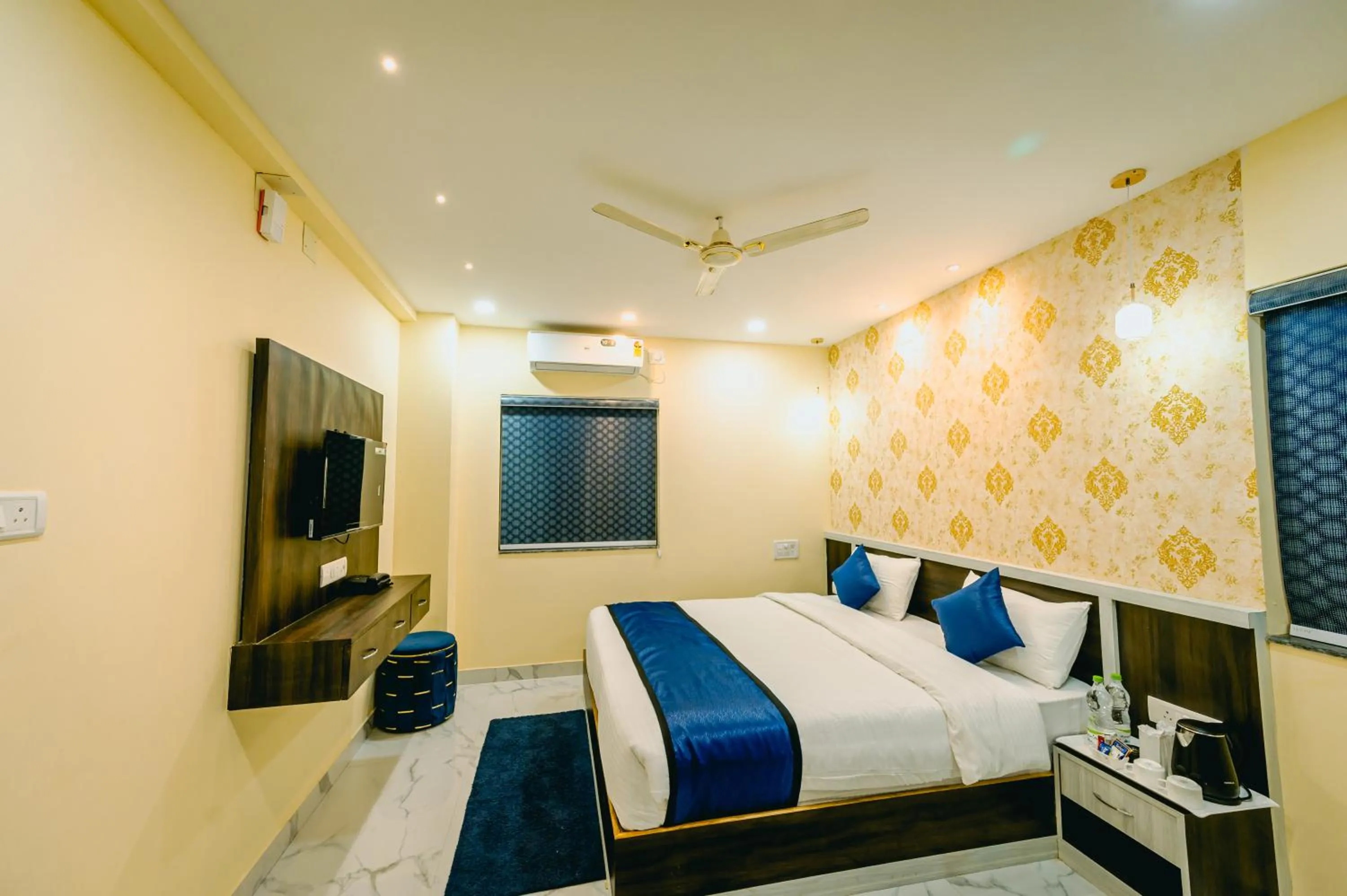 Bed in Livotel Premium Hotel