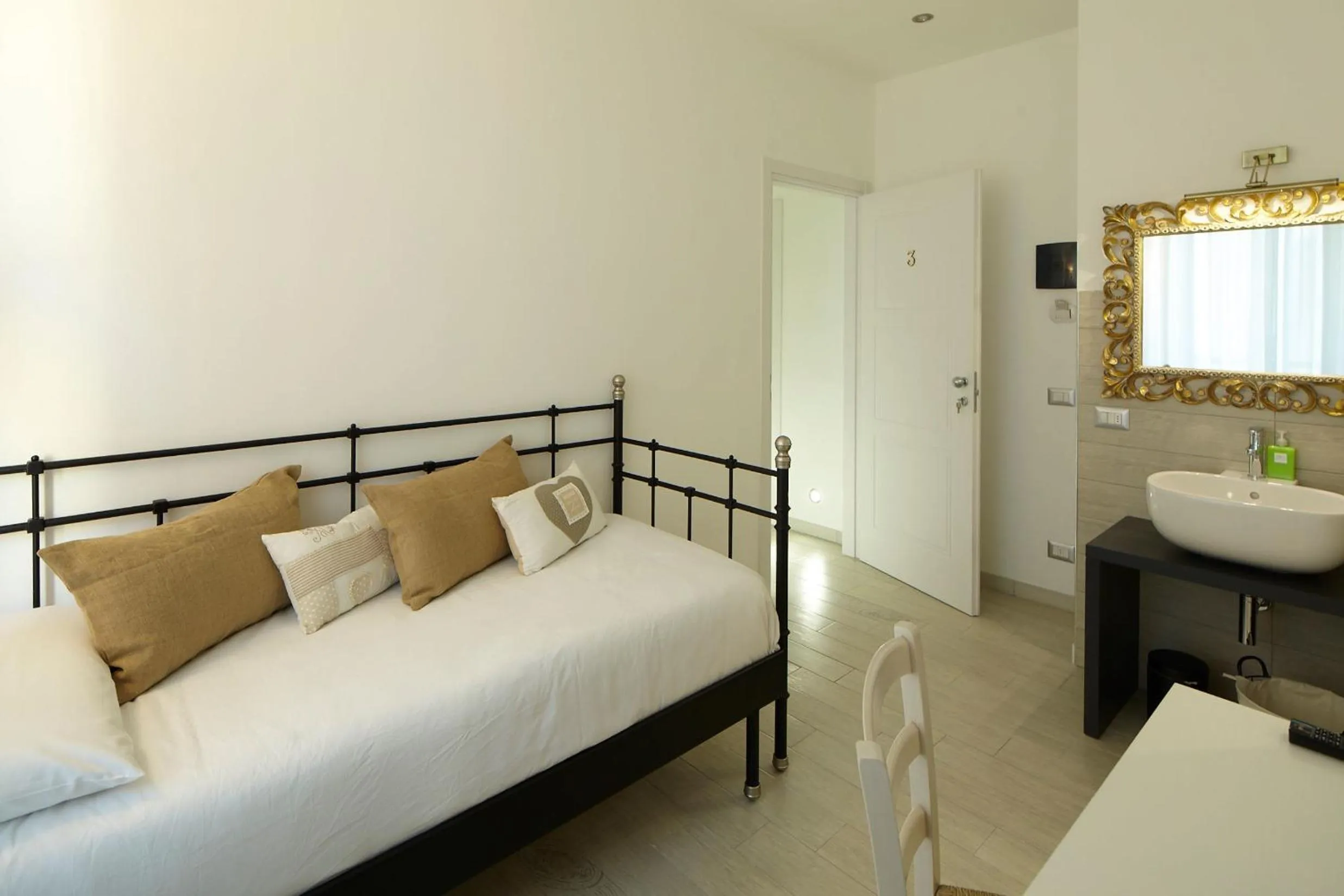 Photo of the whole room, Bed in Affittacamere Arosio