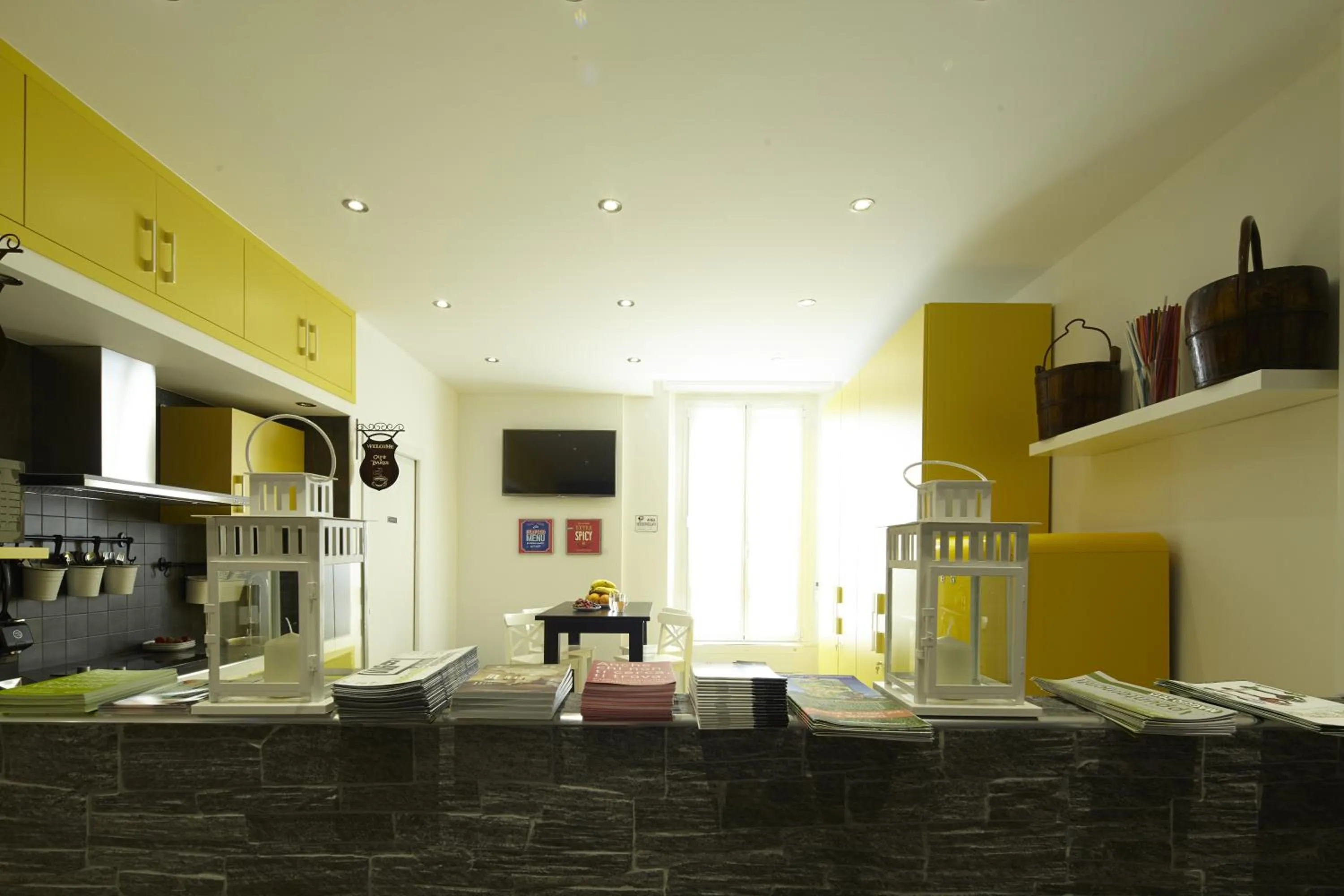 Communal kitchen in Affittacamere Arosio