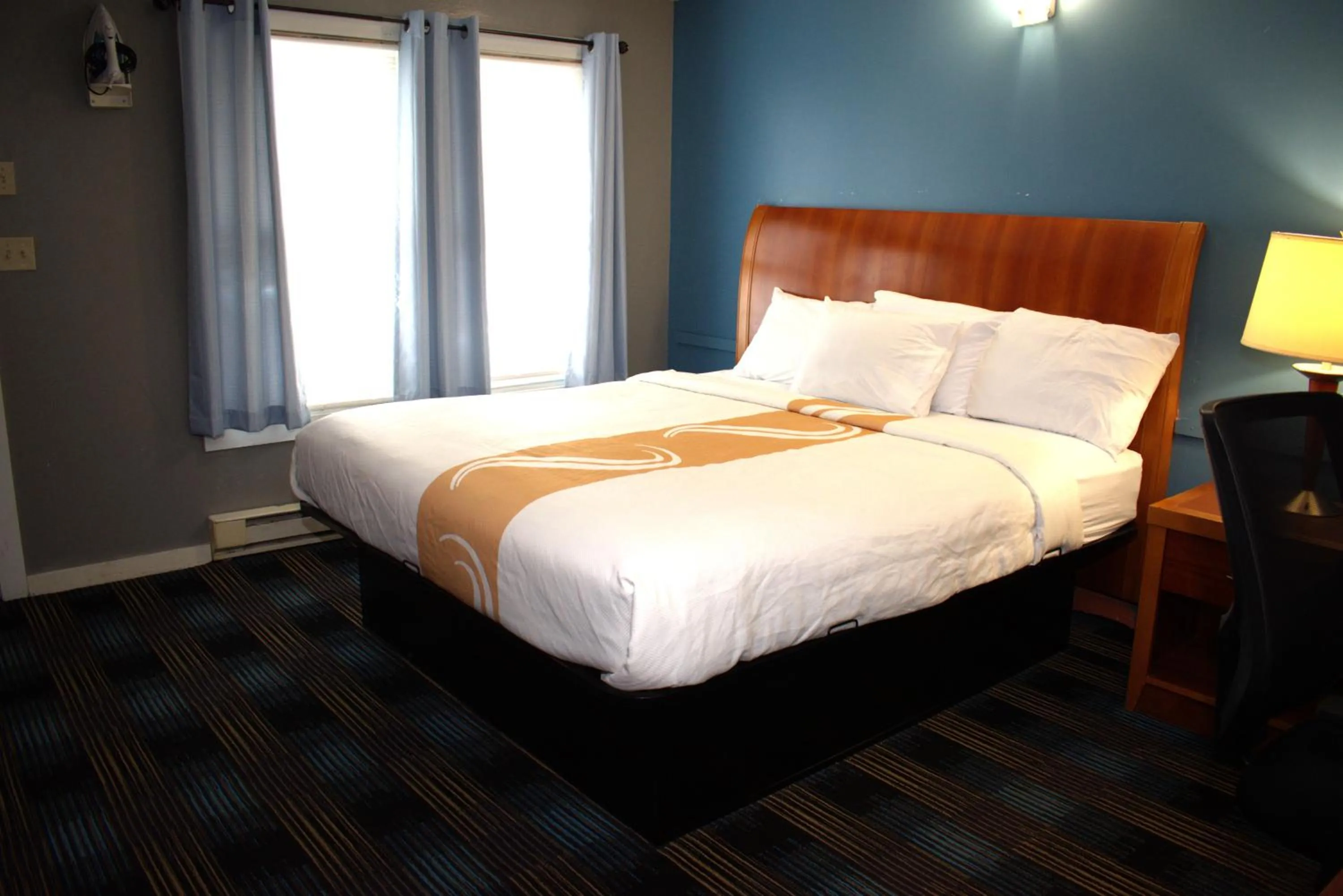 Bed in Pilgrim Inn & Cottages