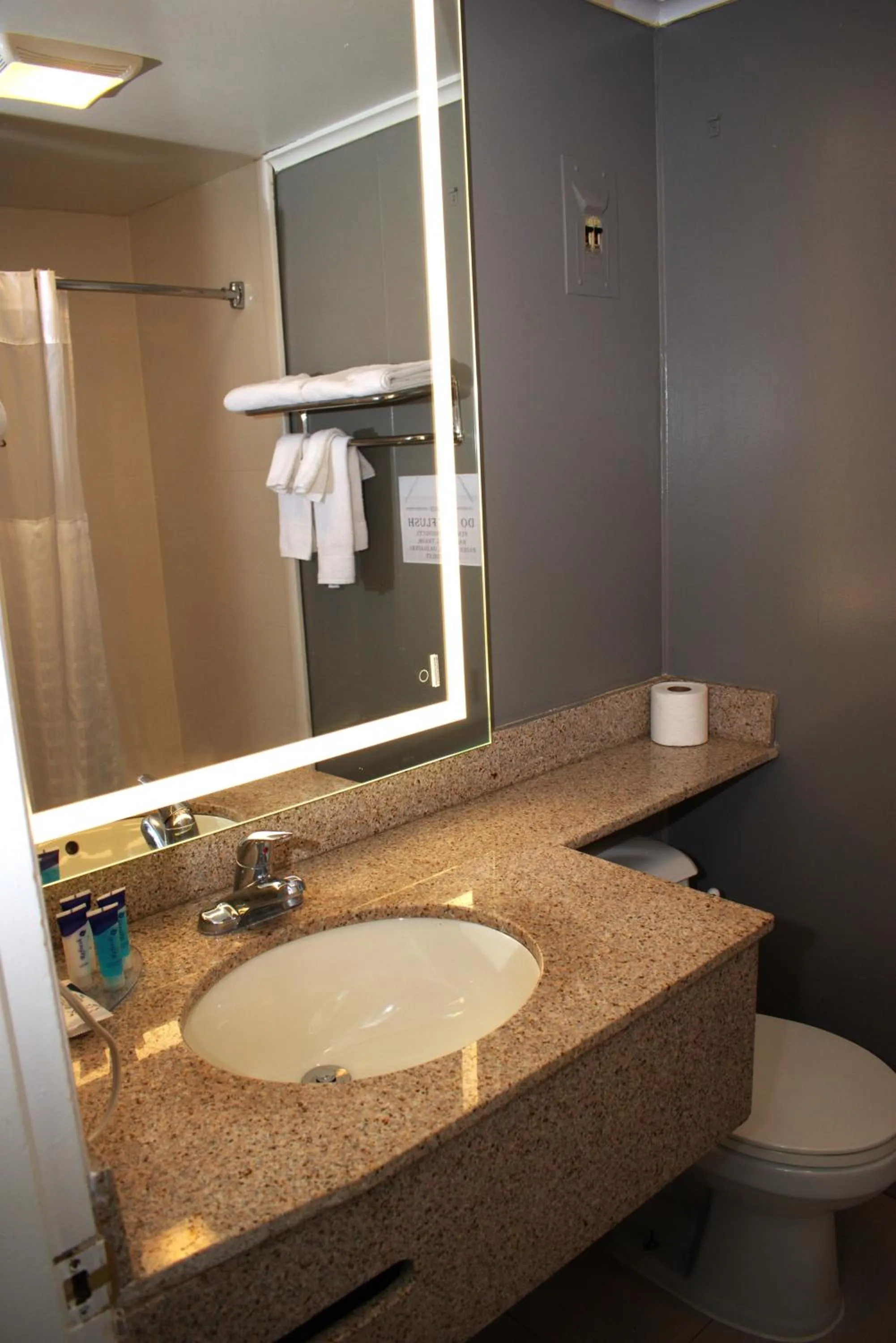 Bathroom in Pilgrim Inn & Cottages