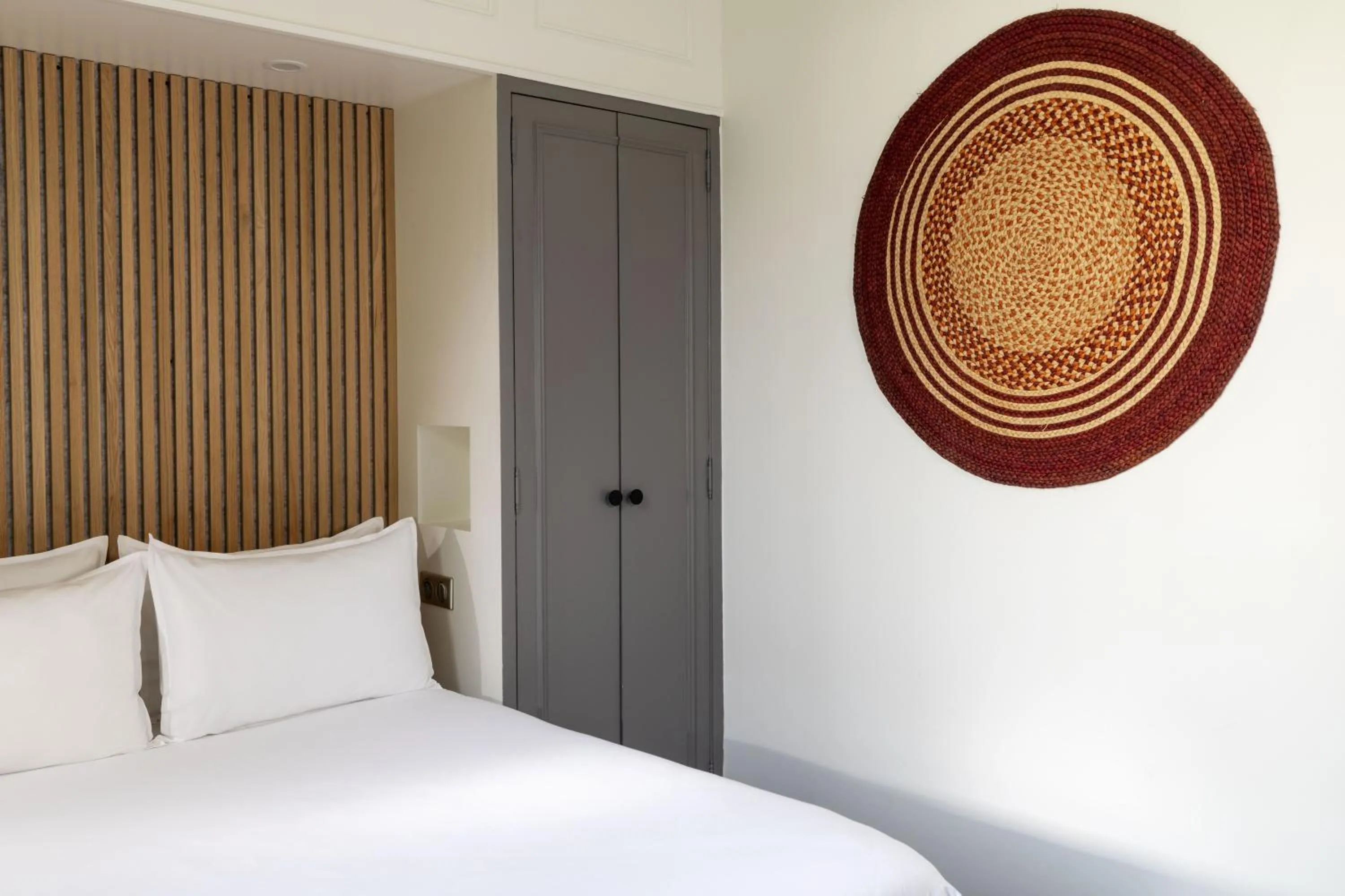 Bedroom, Bed in Hôtel Korner Châtelet