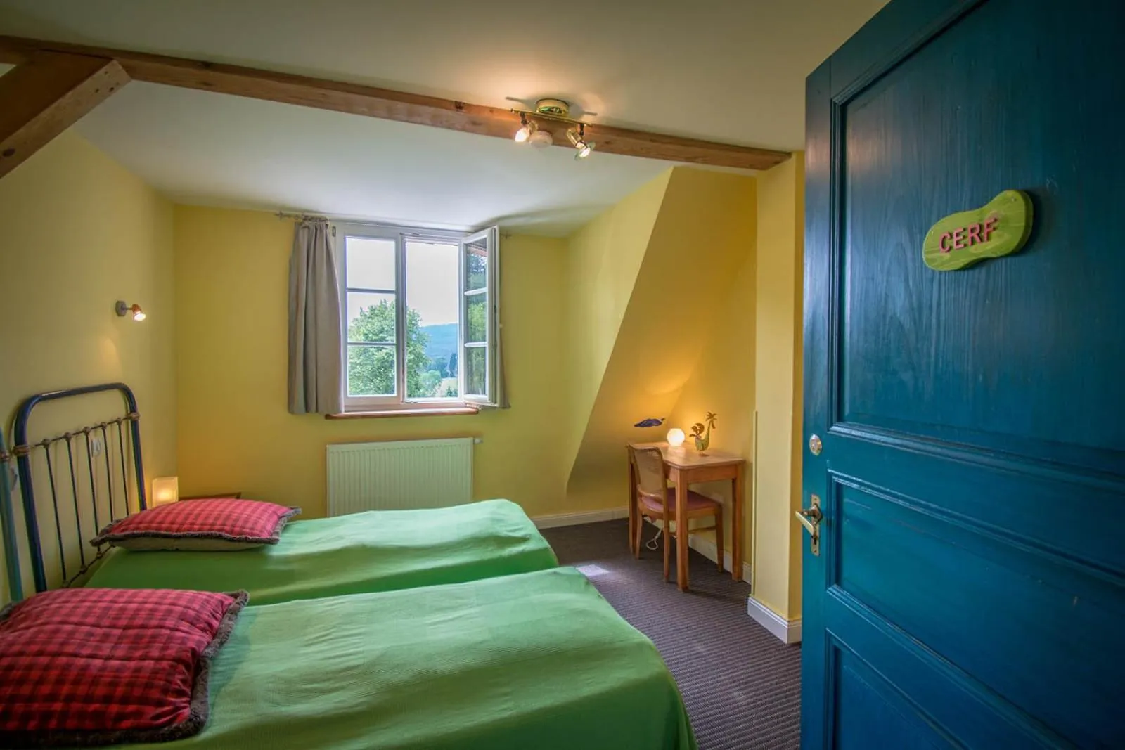 Bed in Villa Louisental - Gruppenunterkunft für Selbstversorger