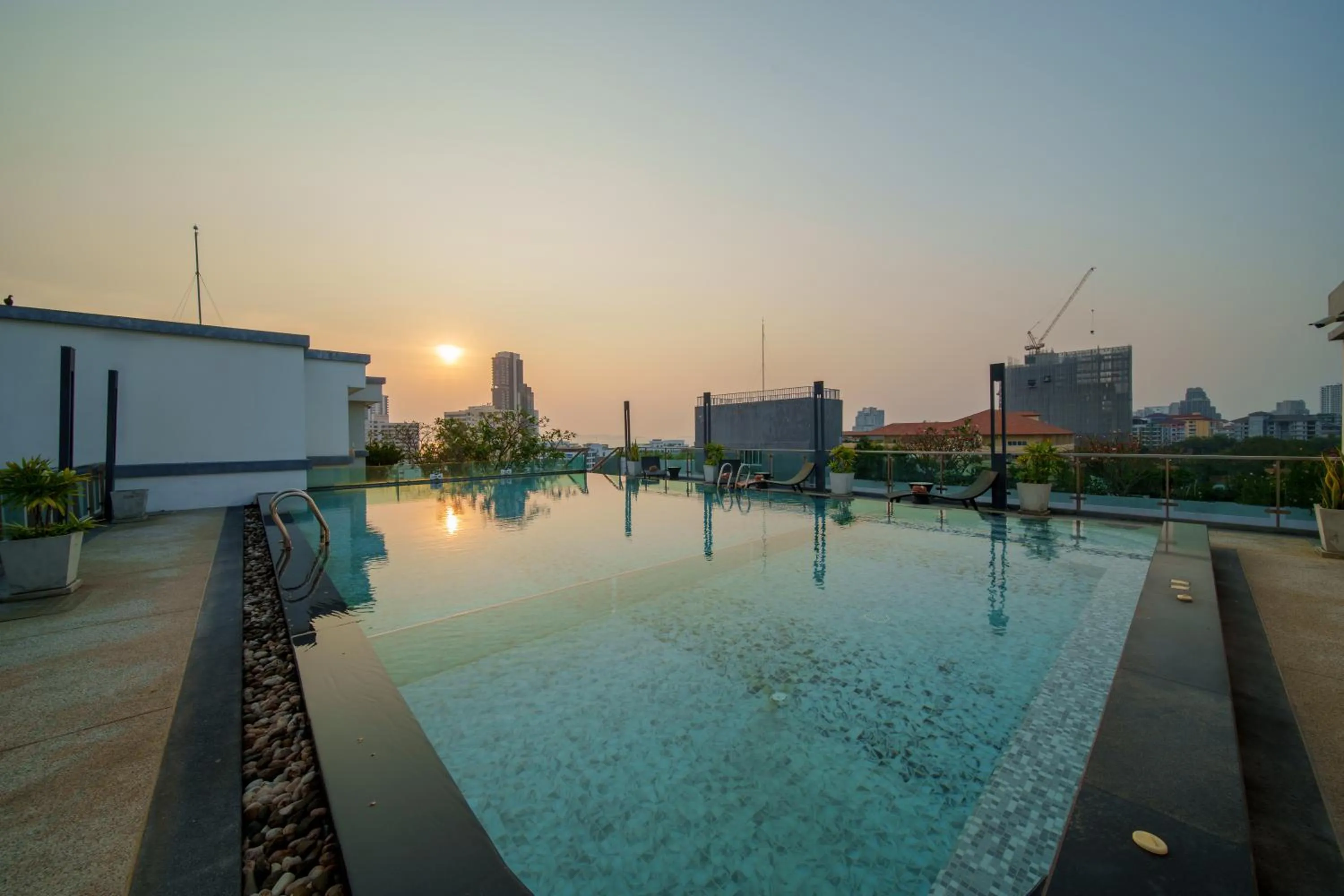 Swimming pool in Royal Prince Resort Pattaya