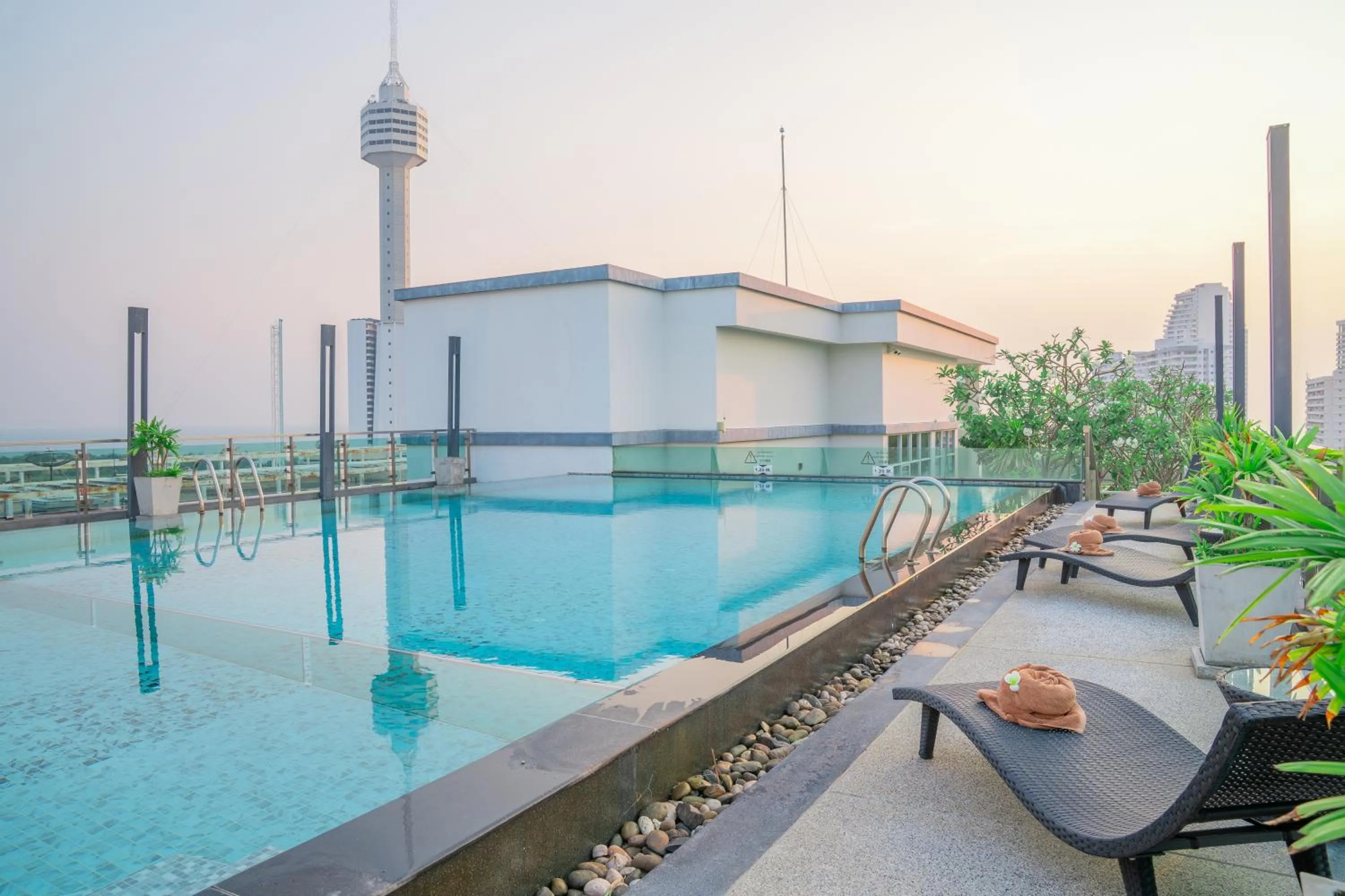 Swimming pool in Royal Prince Resort Pattaya
