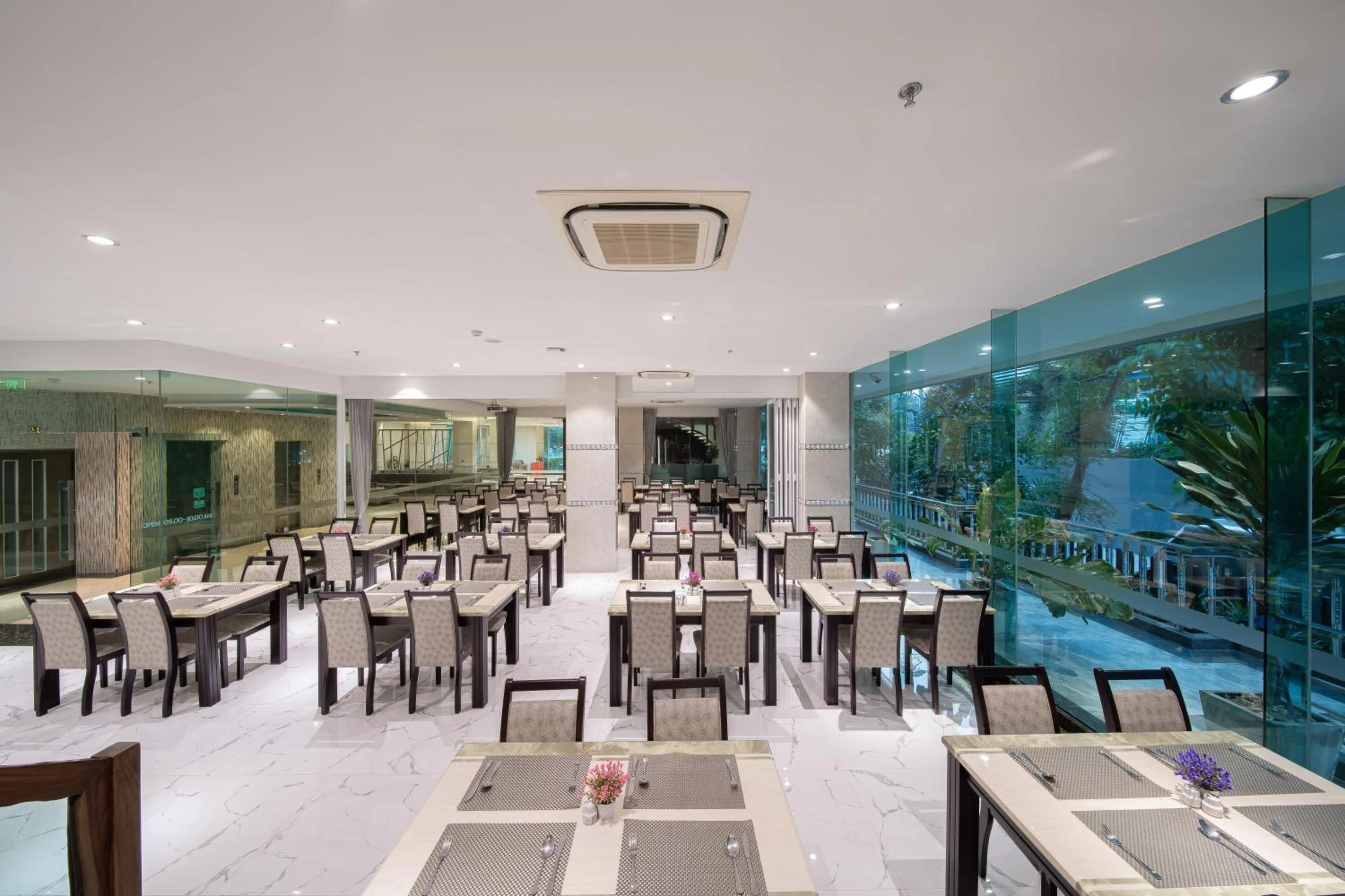 Restaurant/places to eat in Royal Prince Resort Pattaya