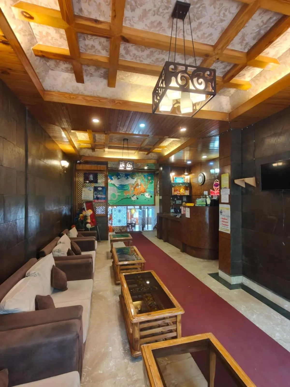 Communal lounge/ TV room in Hotel Utpala