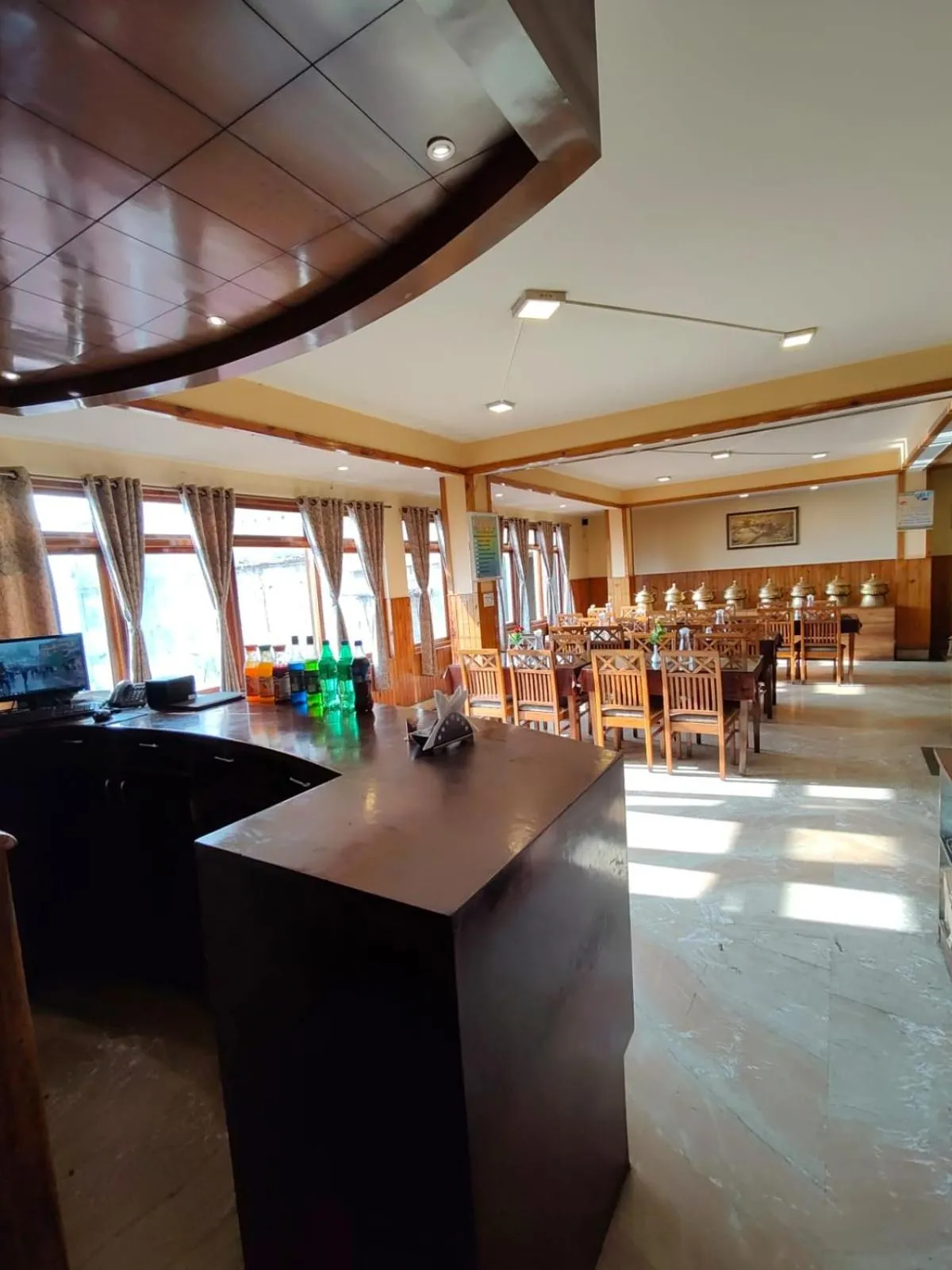 Restaurant/places to eat in Hotel Utpala