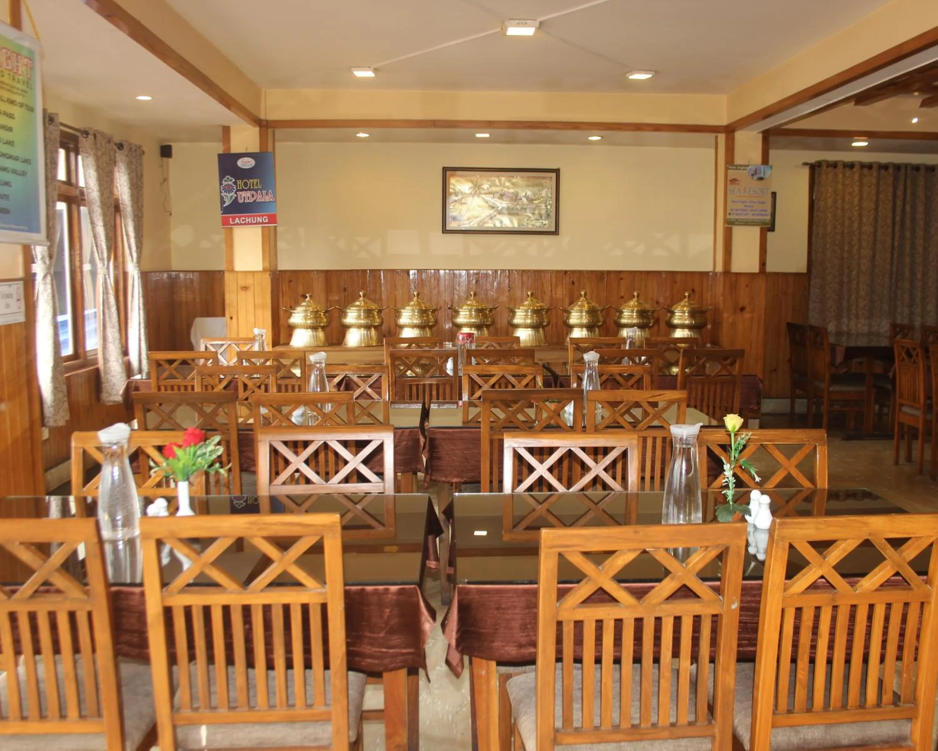 Restaurant/places to eat in Hotel Utpala