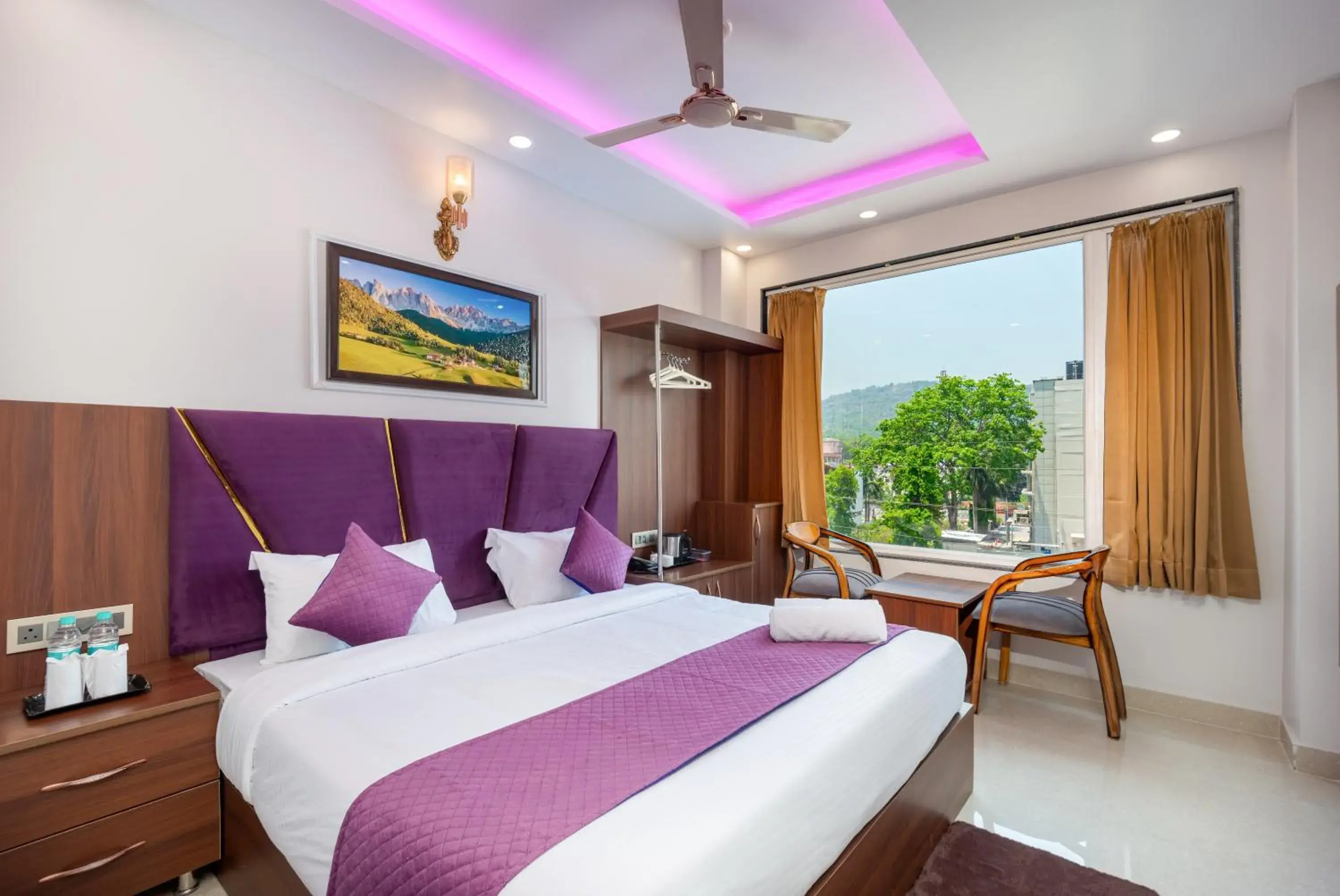 Deluxe Double Room in Hotel Purple Dot Haridwar Deluxe Double Room in Hotel Purple Dot Haridwar