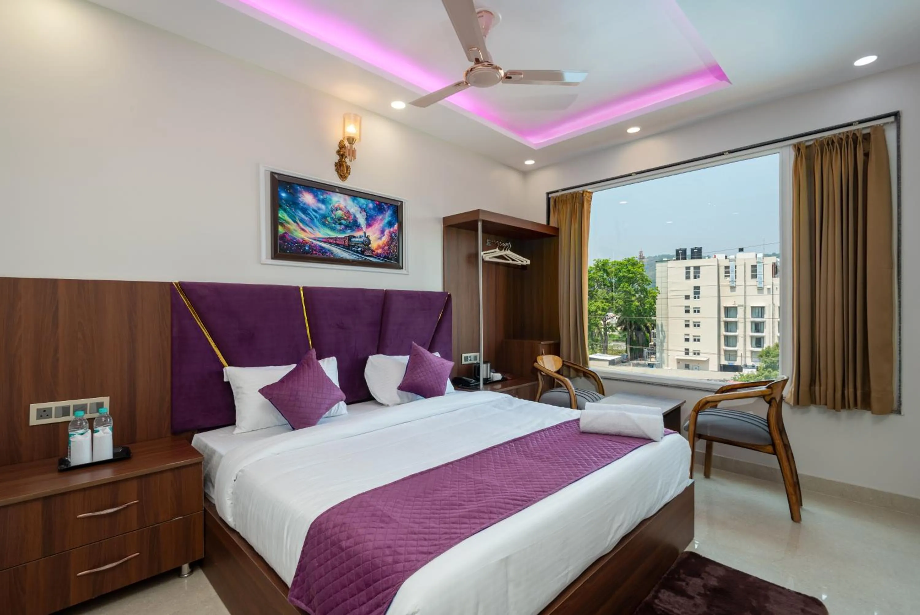 Deluxe King Room in Hotel Purple Dot Haridwar