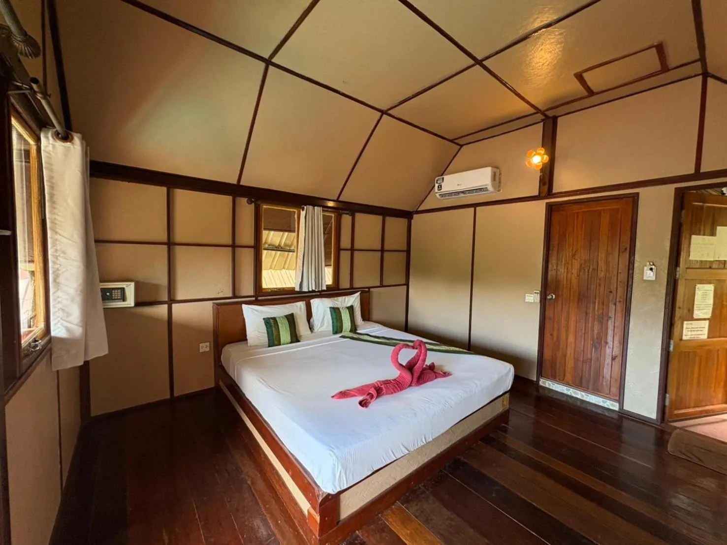Bed in Phi Phi Ingphu Viewpoint Hotel