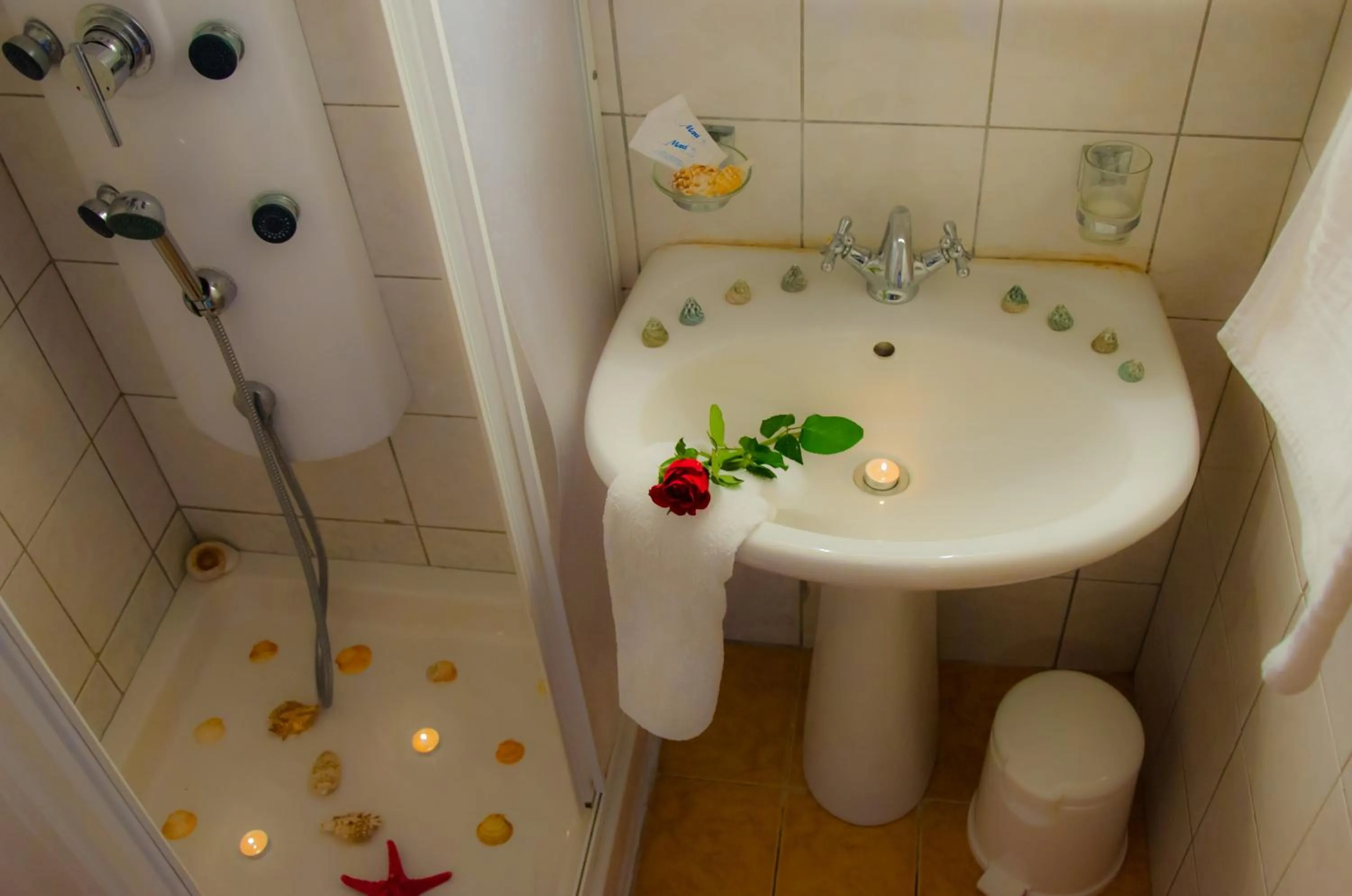 Shower in Polykratis Rooms