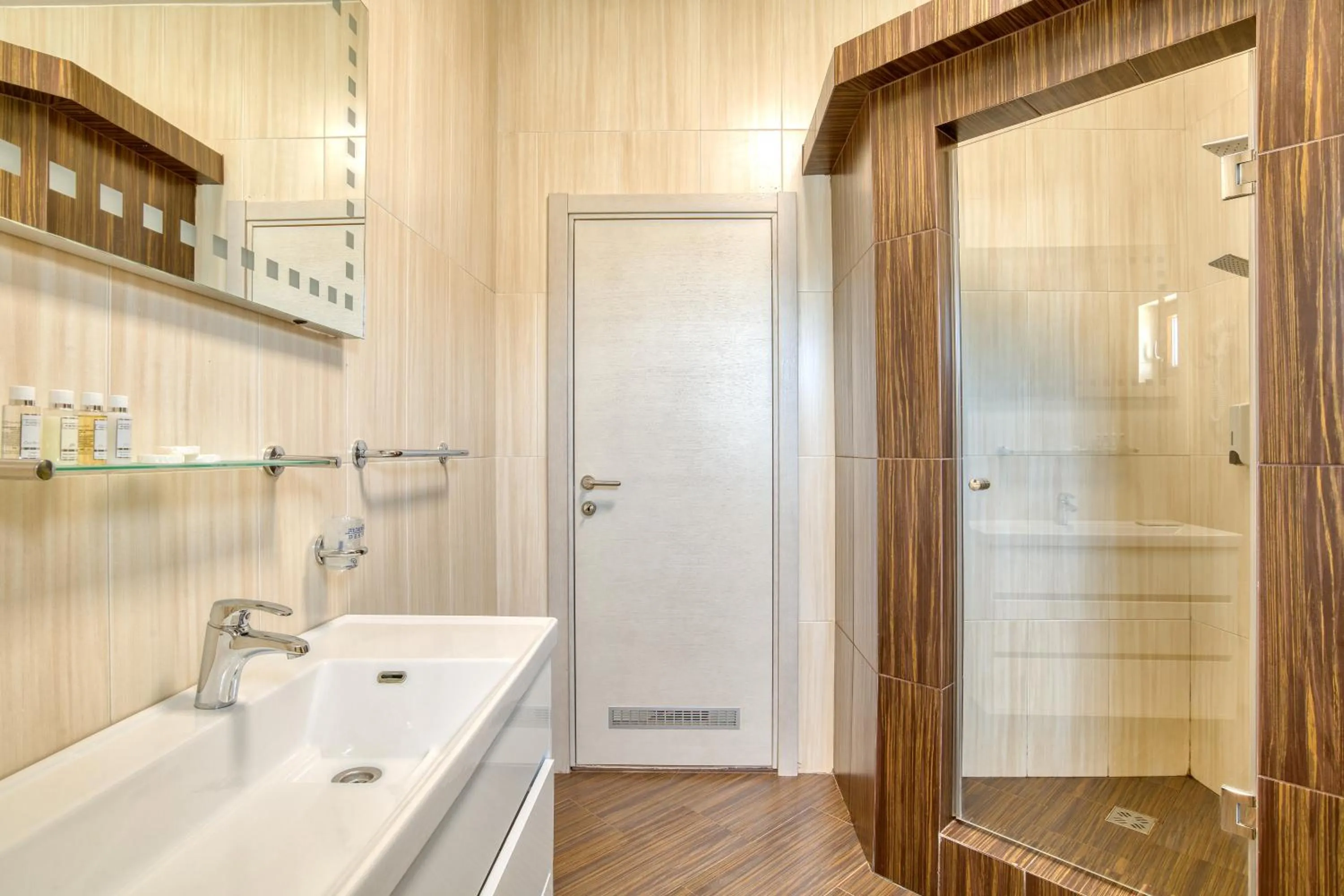 Bathroom in Hotel Opera Jaz