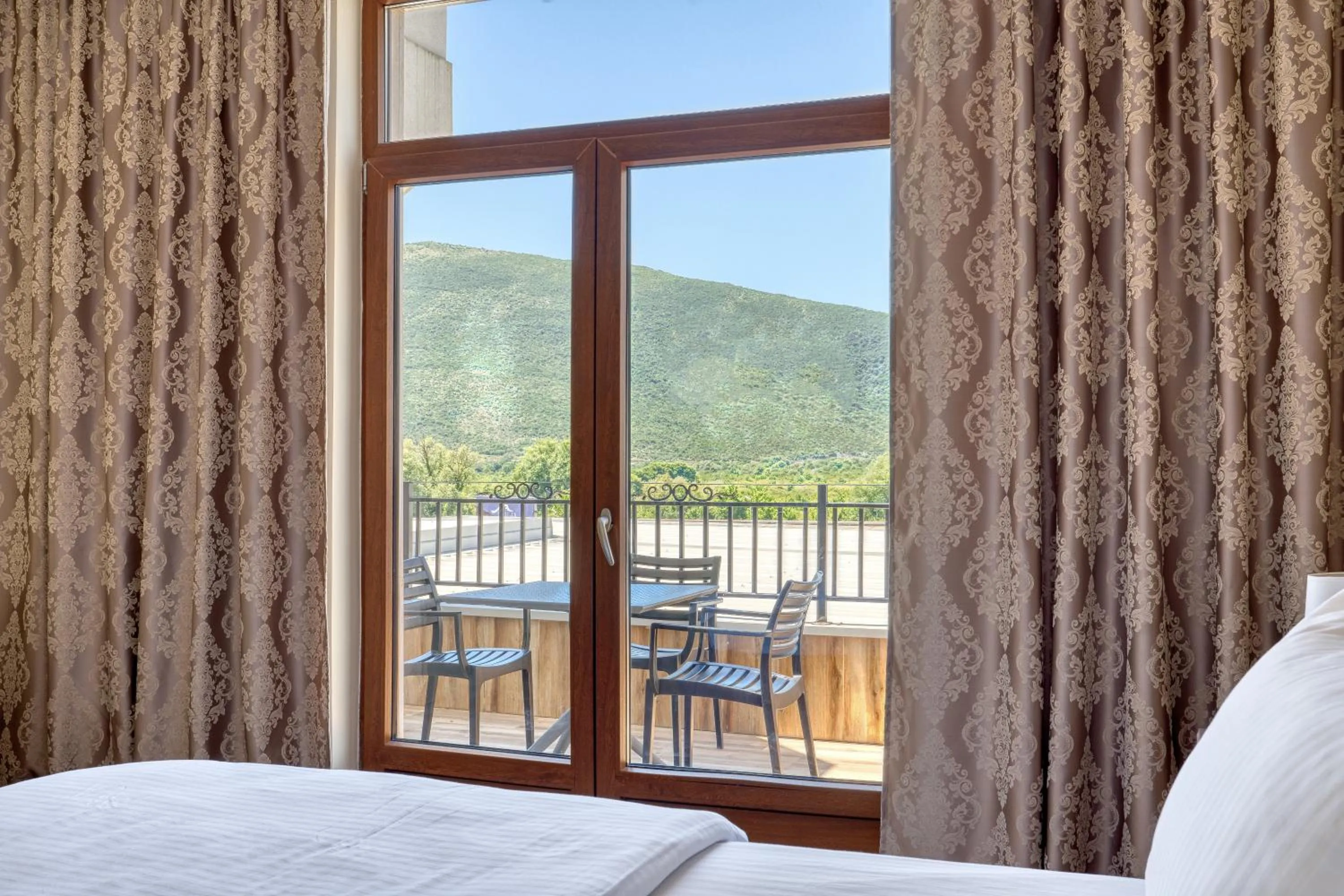 Balcony/Terrace, Bed in Hotel Opera Jaz