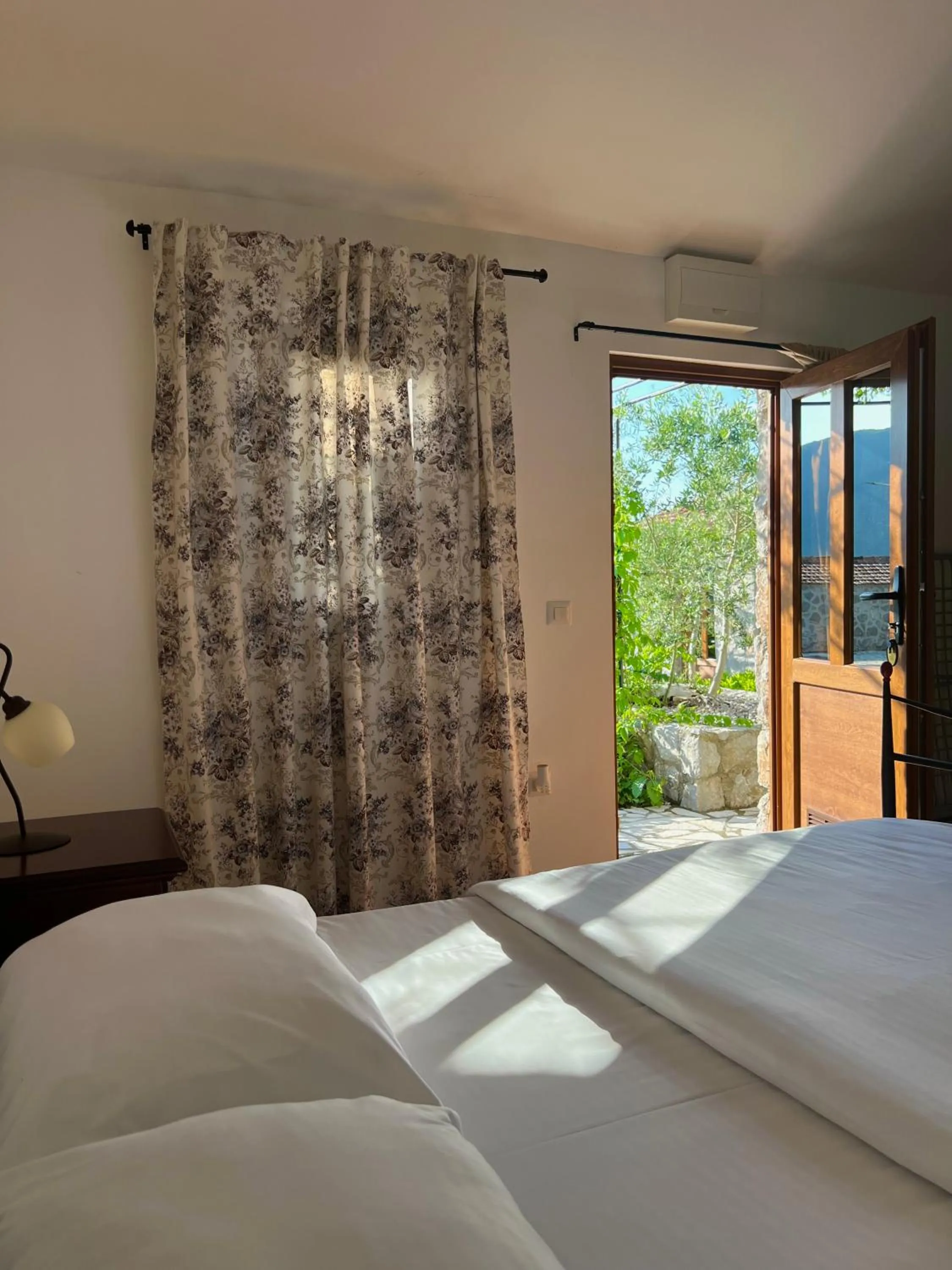 Bedroom, Bed in Hotel Opera Jaz