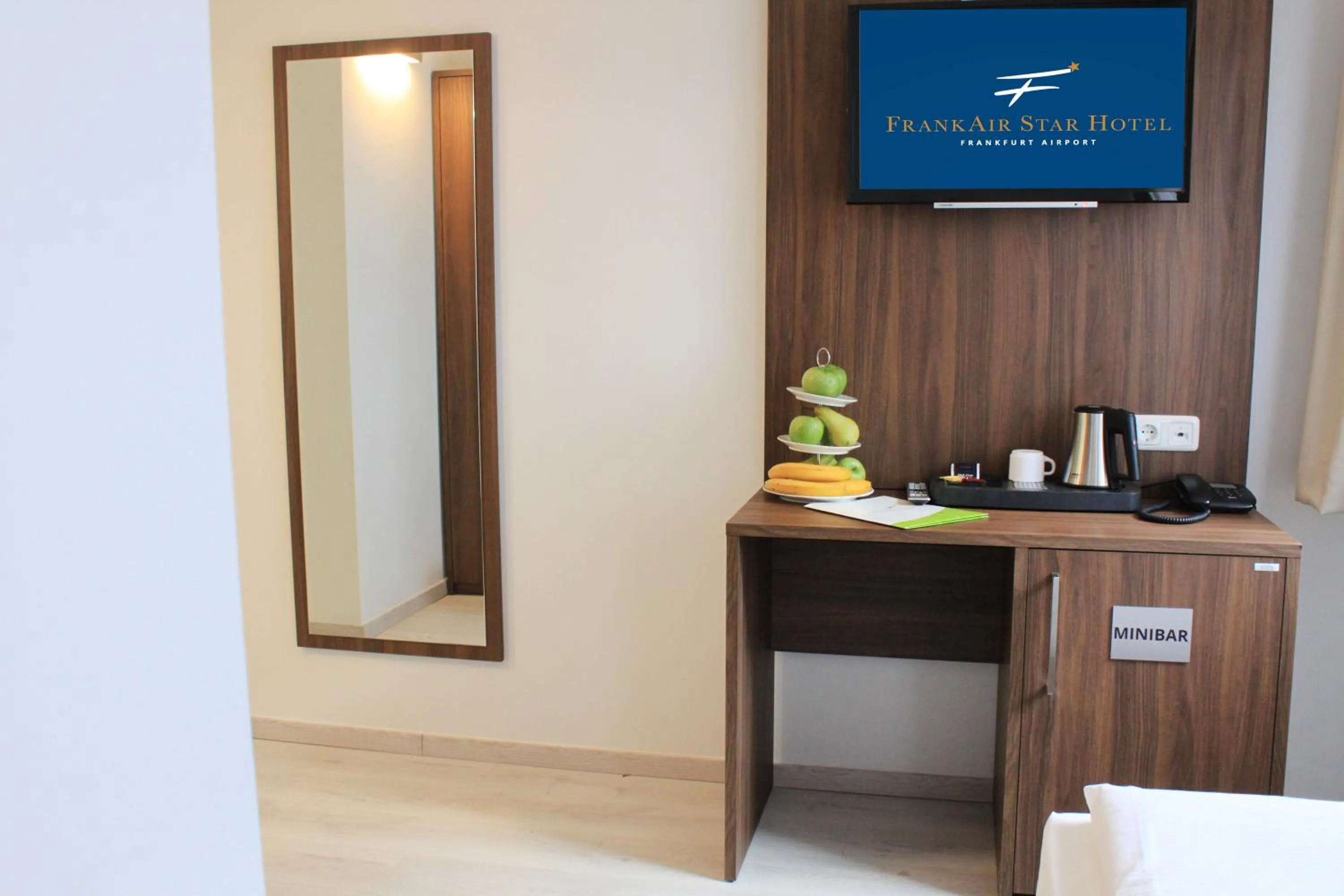 TV and multimedia in Anor Hotel & Conference Center Frankfurt Airport