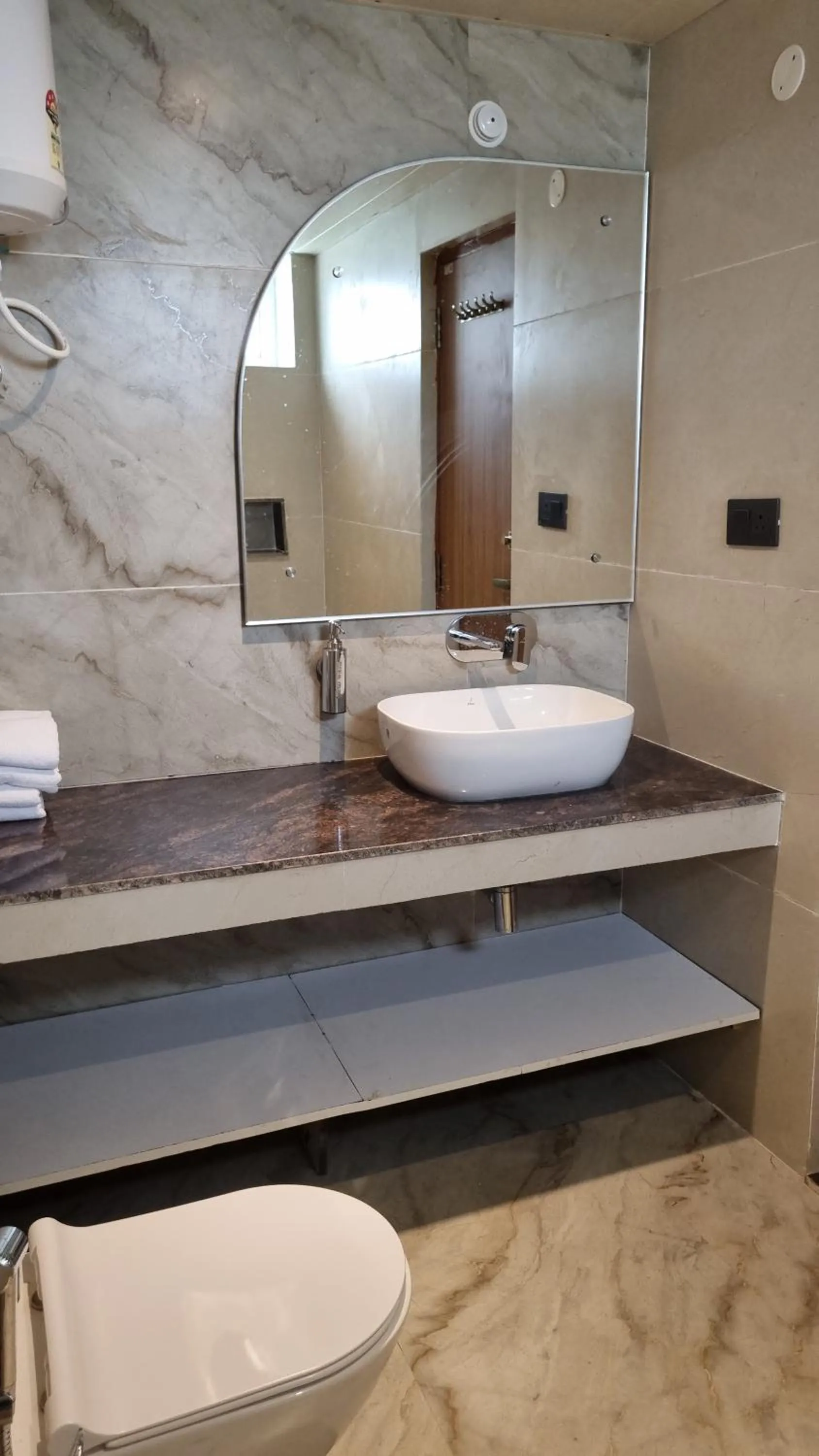 Ravihans Aranyam - Resort & Restaurant