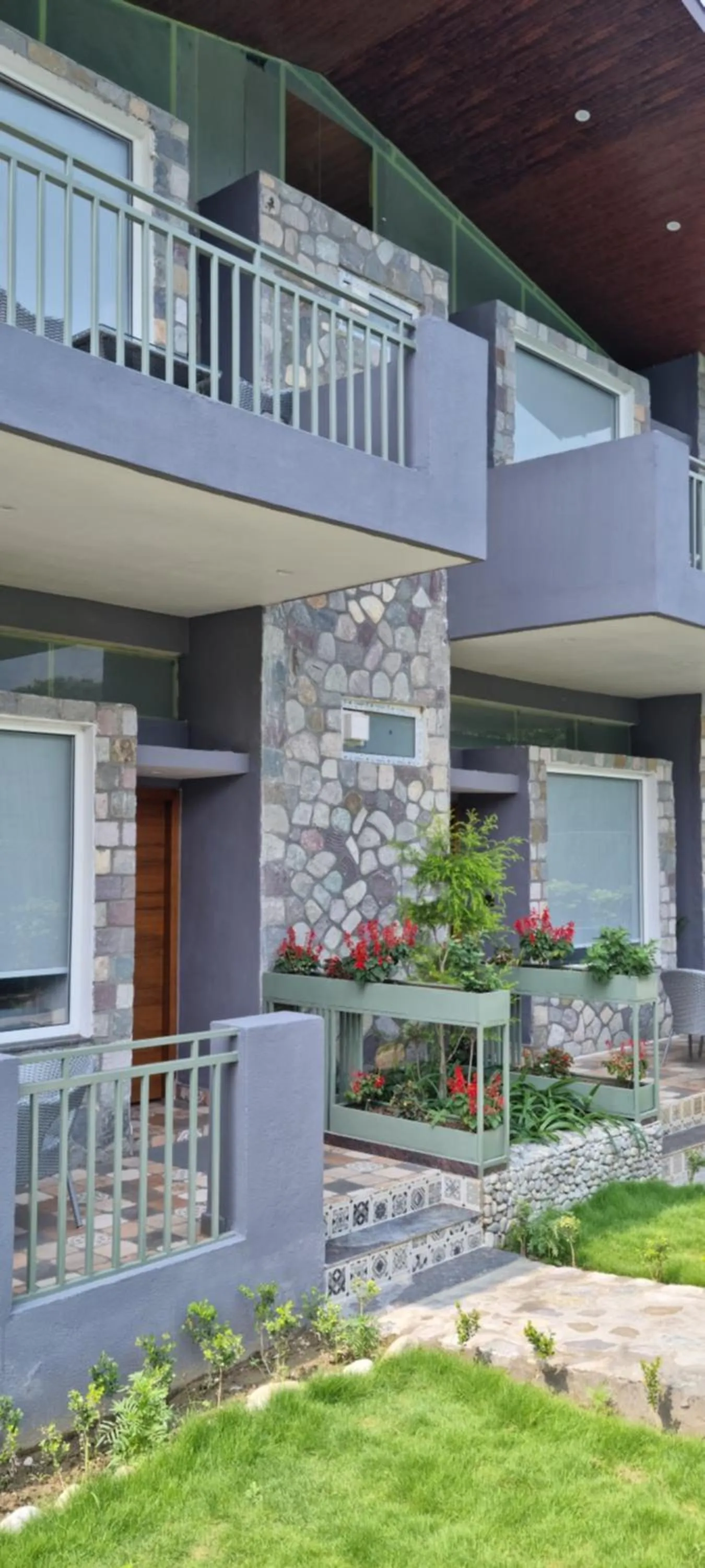 Ravihans Aranyam - Resort & Restaurant