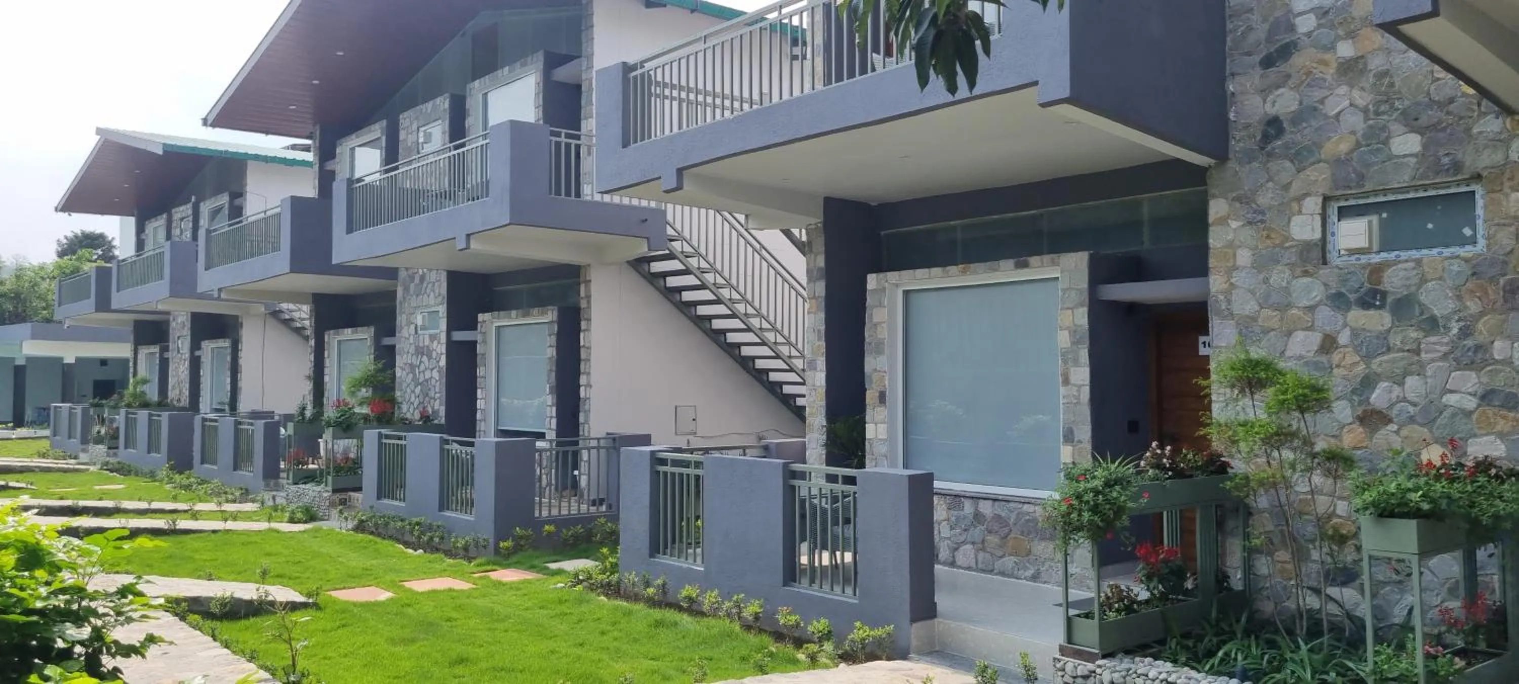 Ravihans Aranyam - Resort & Restaurant