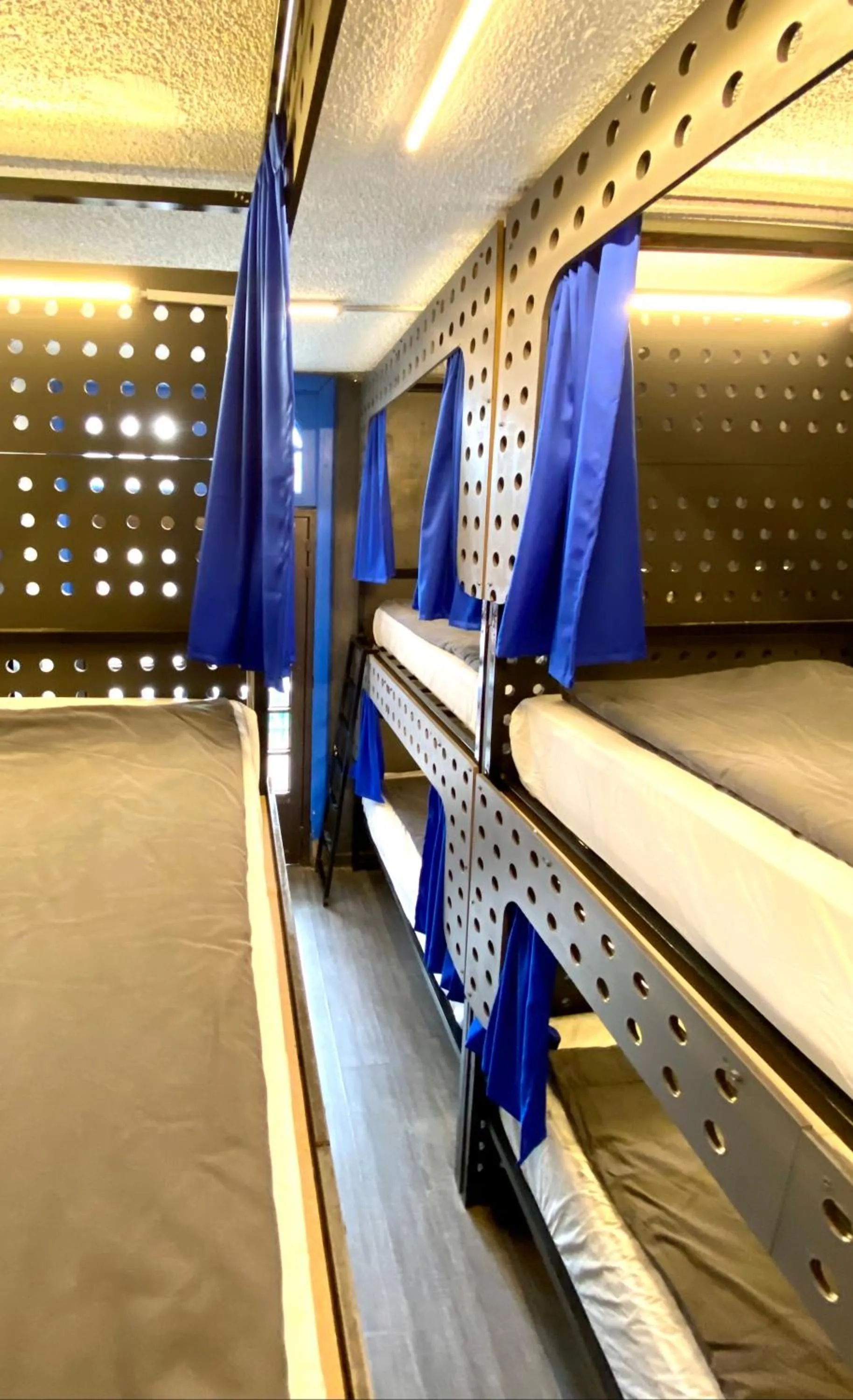 bunk bed in ROOMIES HOSTEL Roma