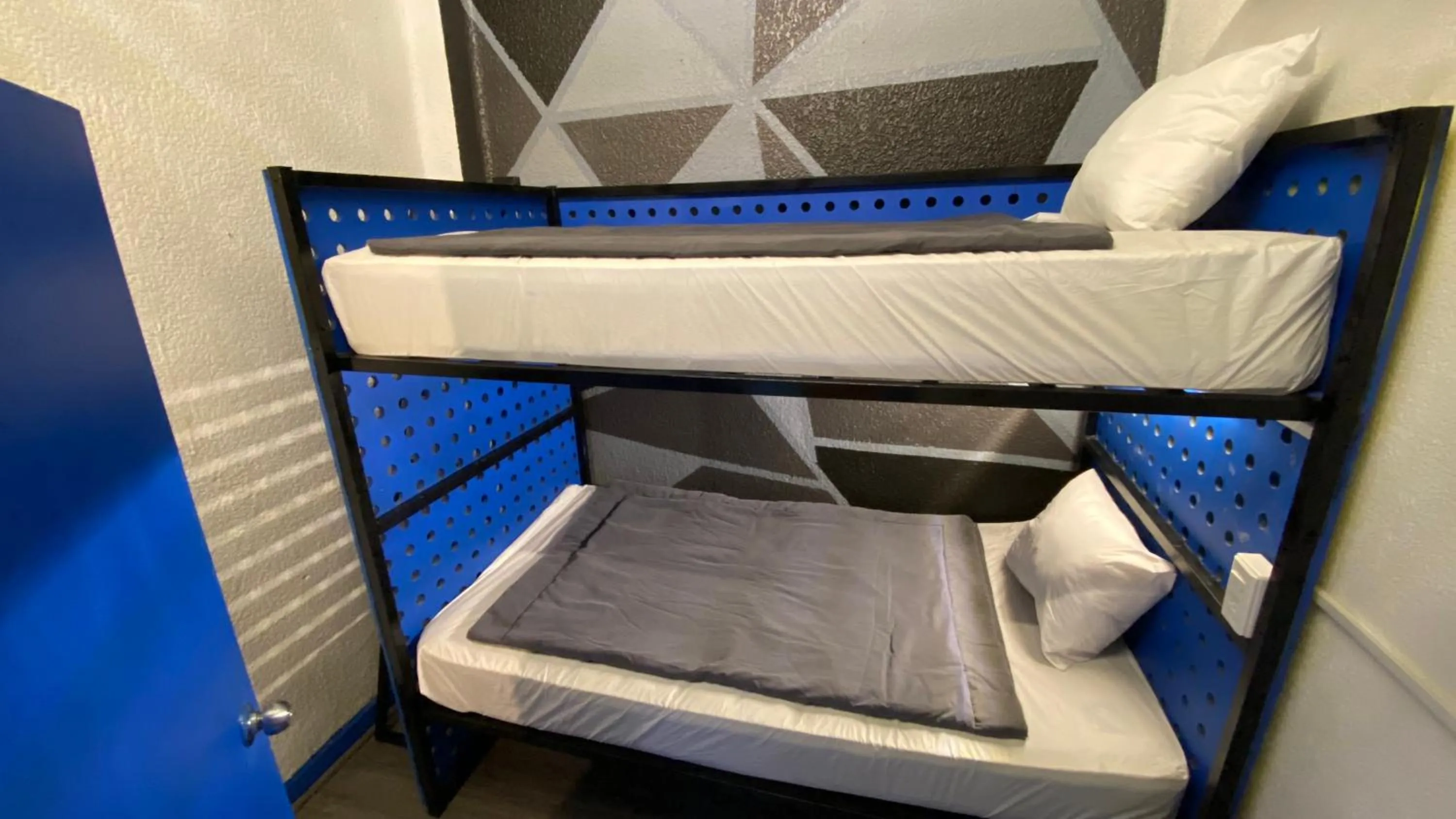 bunk bed in ROOMIES HOSTEL Roma