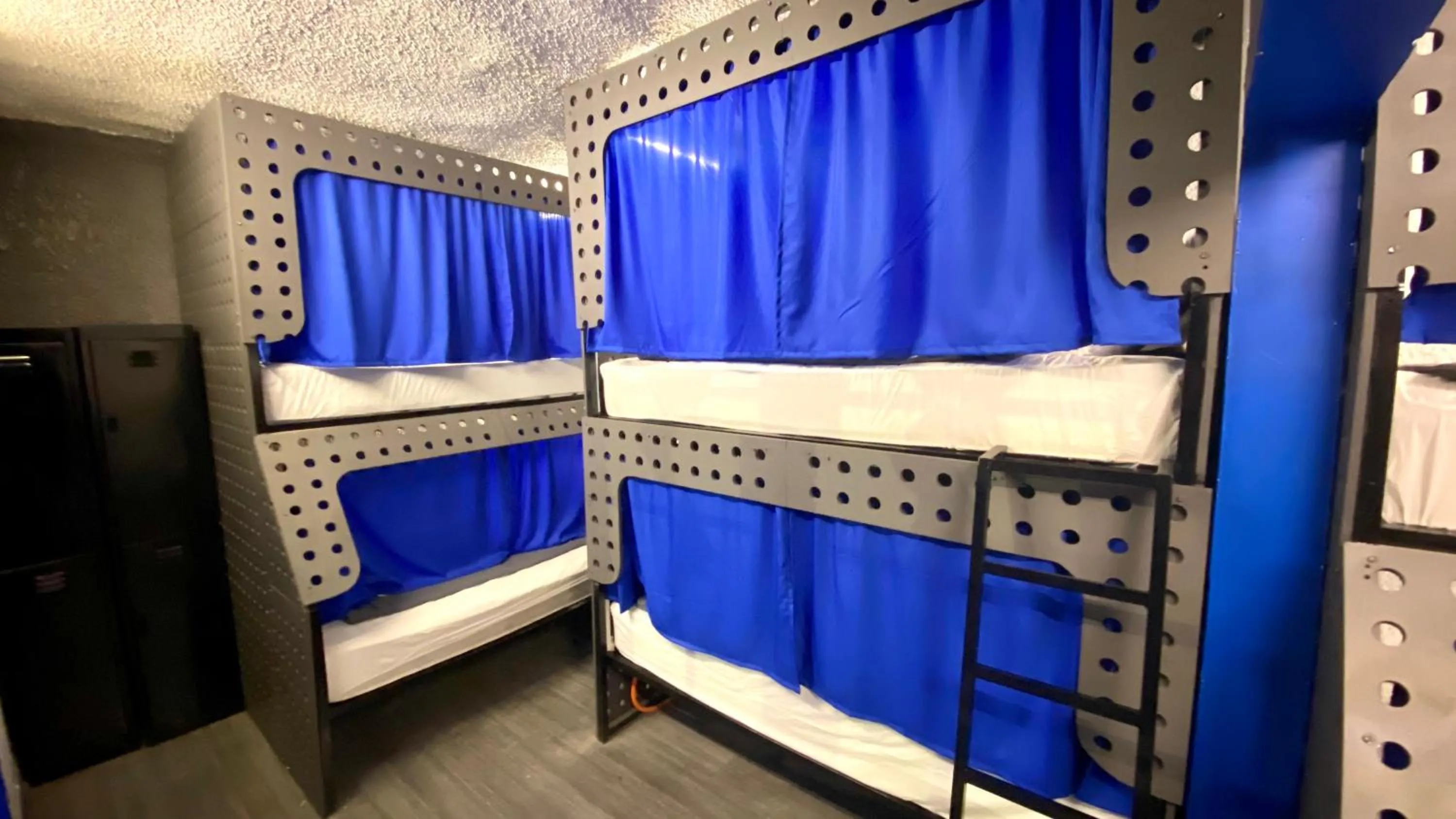 bunk bed in ROOMIES HOSTEL Roma