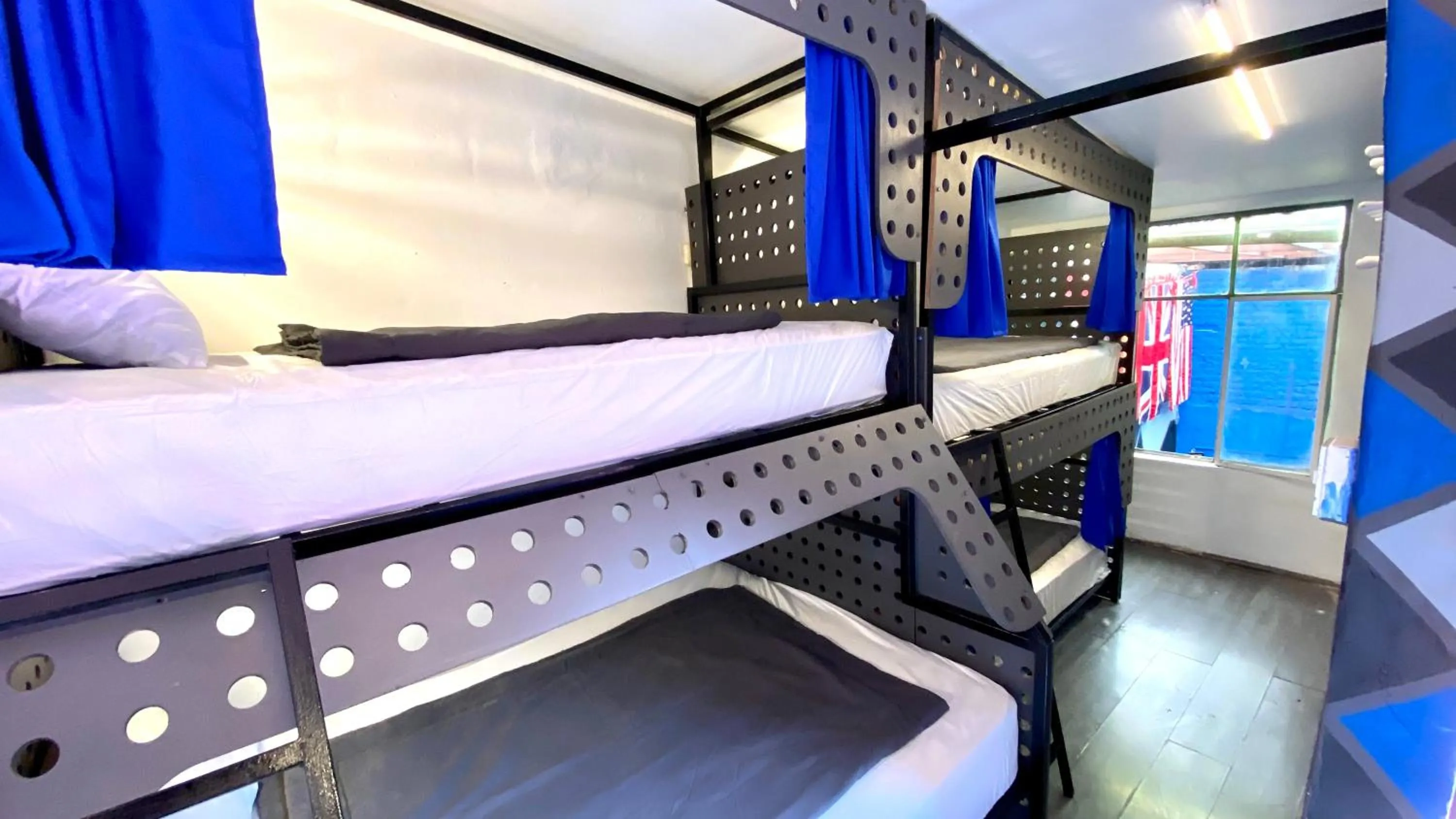 bunk bed in ROOMIES HOSTEL Roma