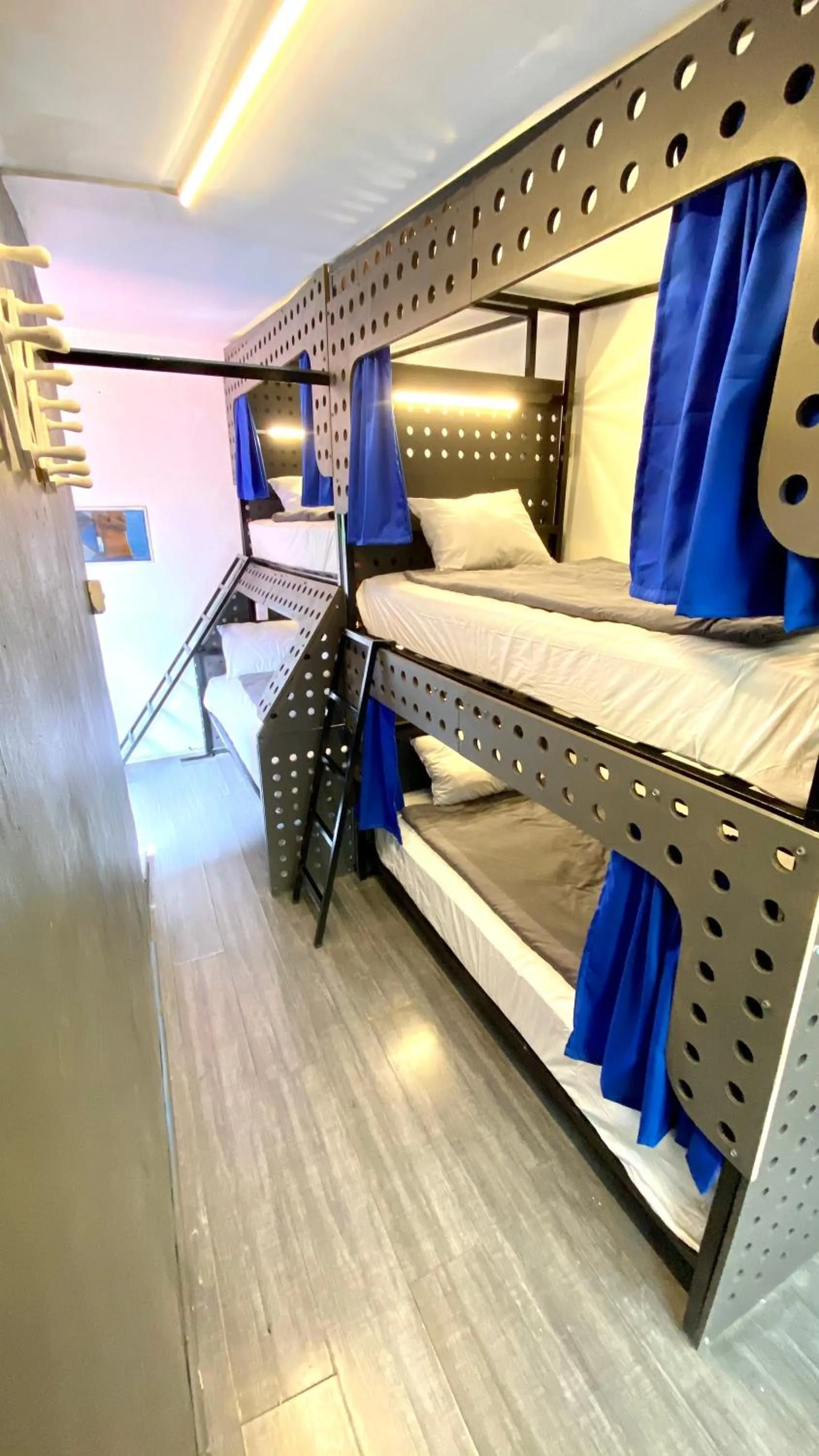 bunk bed in ROOMIES HOSTEL Roma