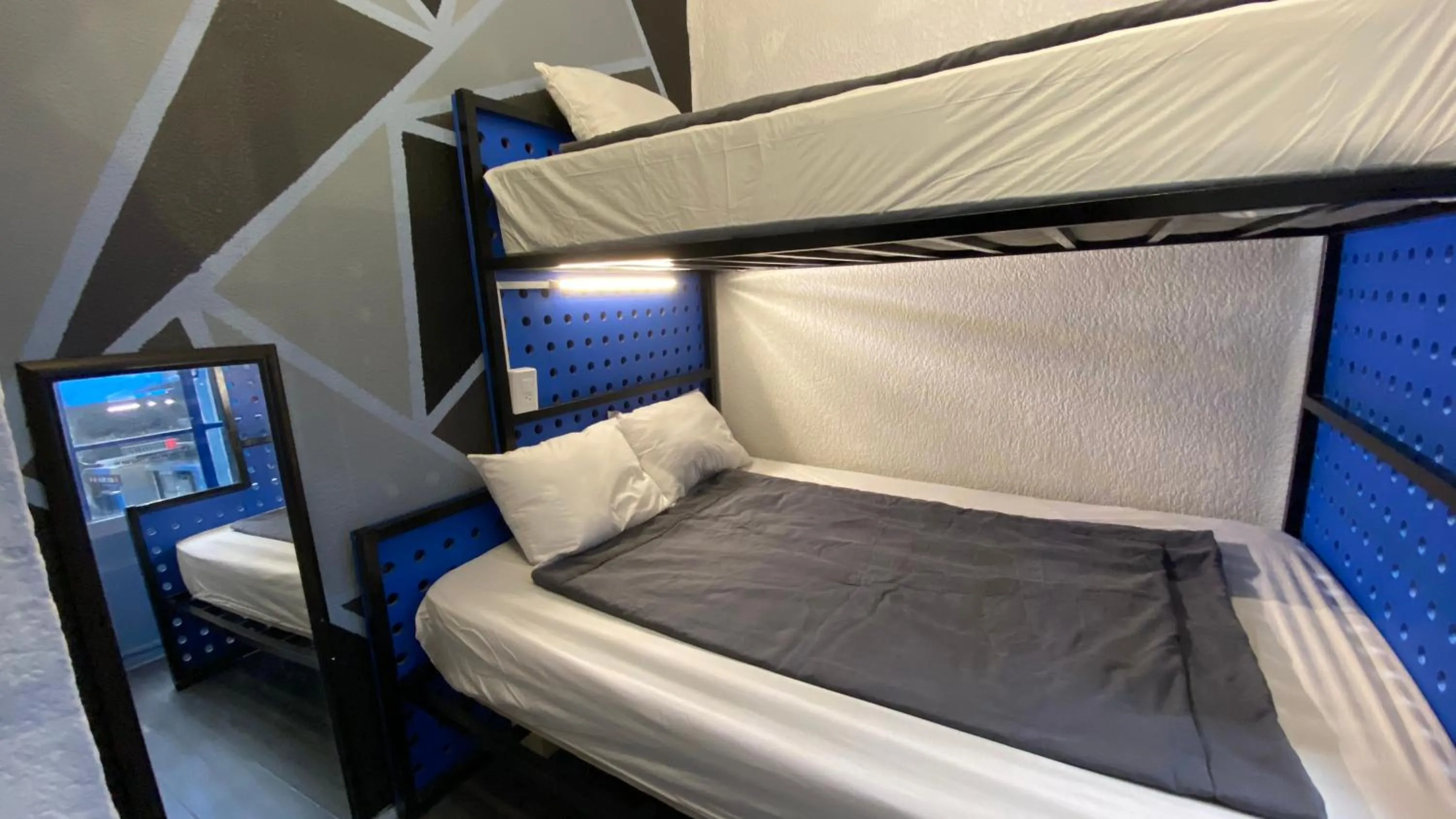 bunk bed in ROOMIES HOSTEL Roma