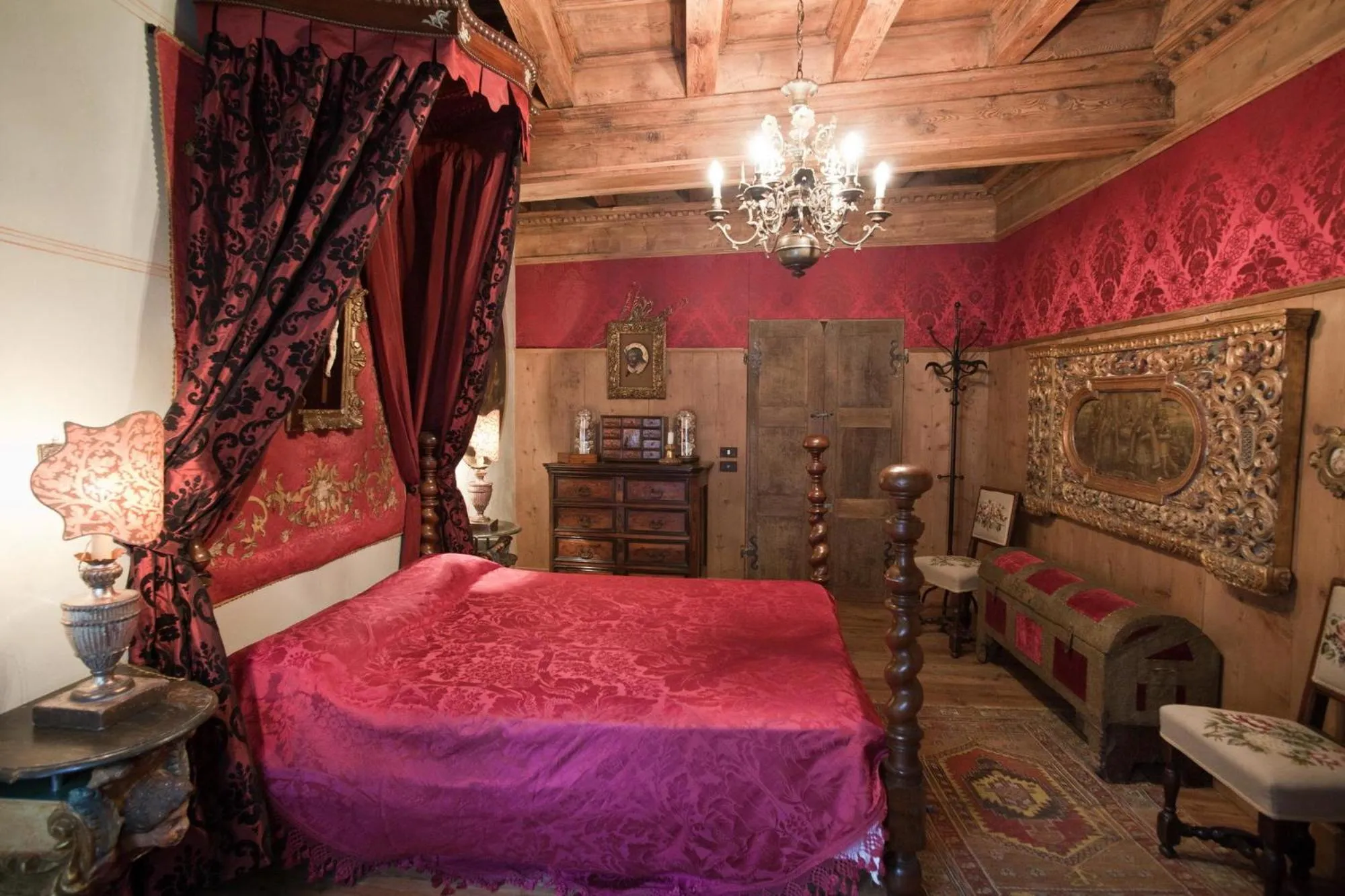 Photo of the whole room, Bed in B&b di Charme Palazzo Lambertenghi