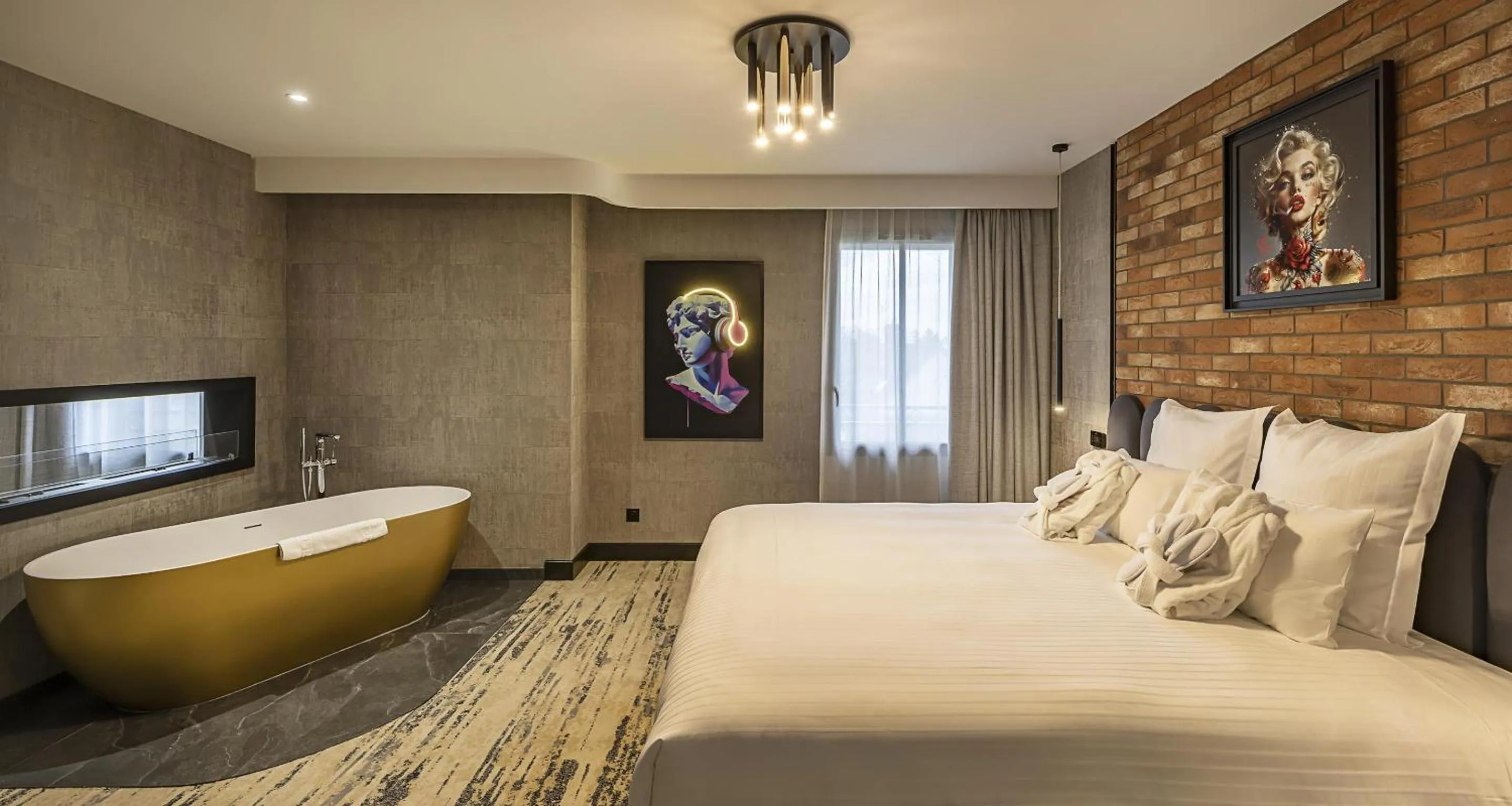 Bed in Best Western Plus Hotel Saint-Roch Orleans