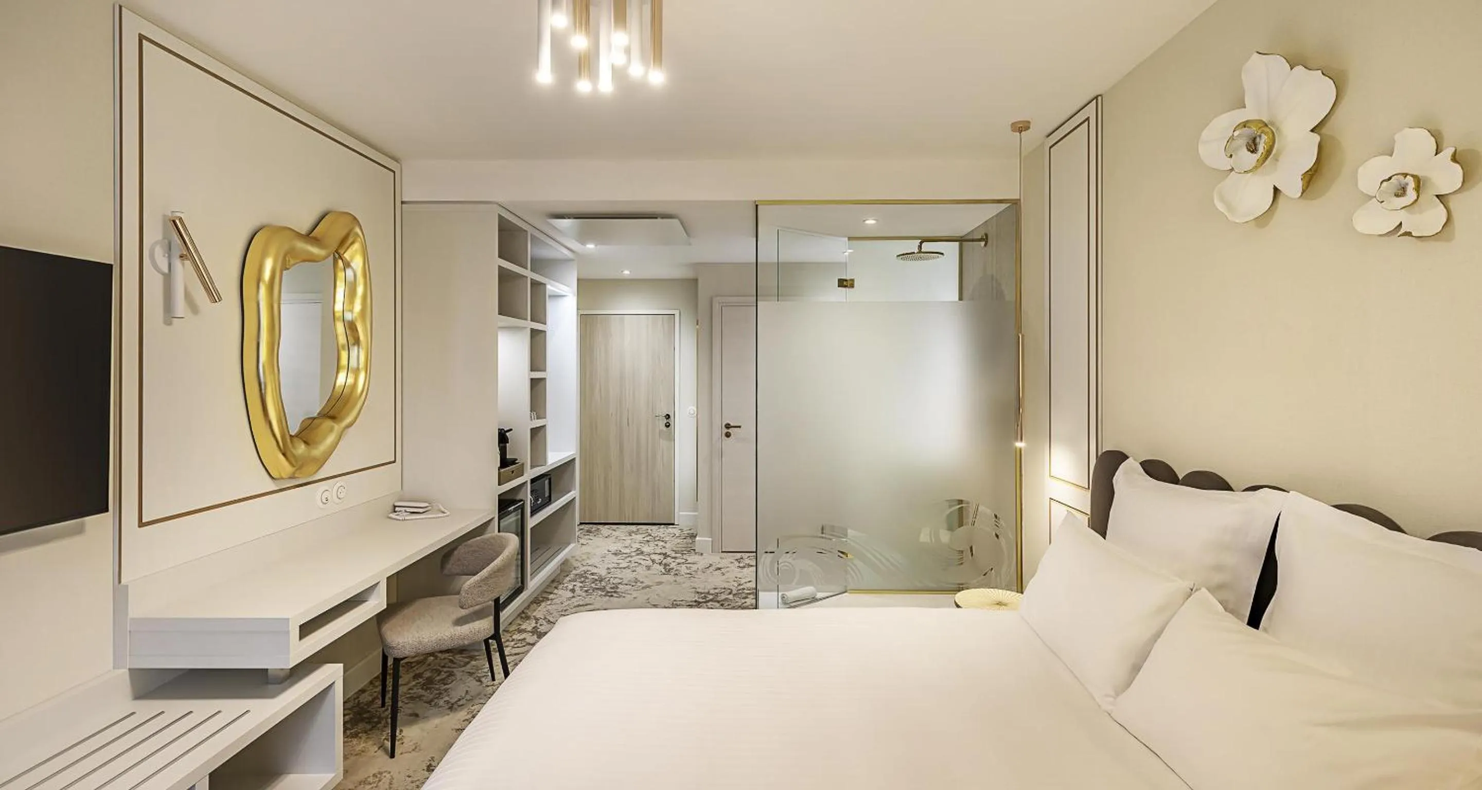 Shower, Bed in Best Western Plus Hotel Saint-Roch Orleans