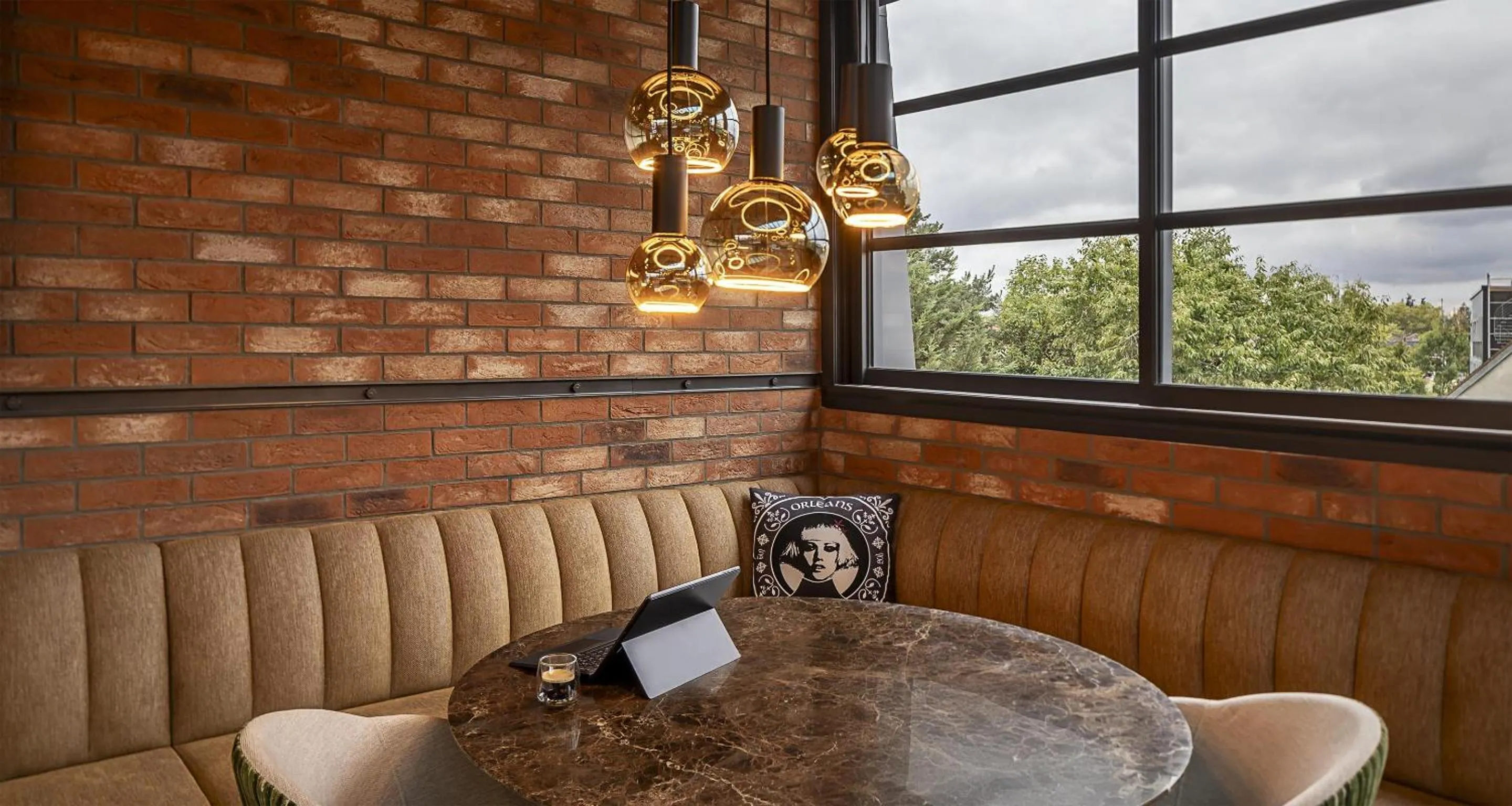 Lounge or bar in Best Western Plus Hotel Saint-Roch Orleans