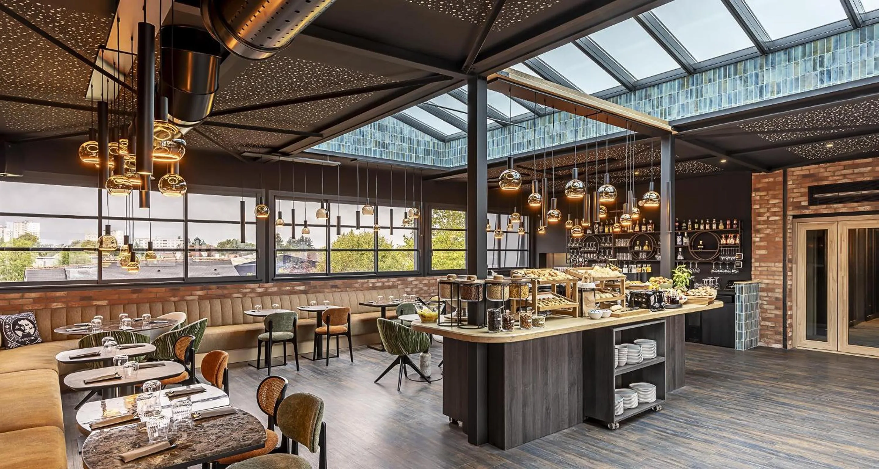 Food and drinks in Best Western Plus Hotel Saint-Roch Orleans