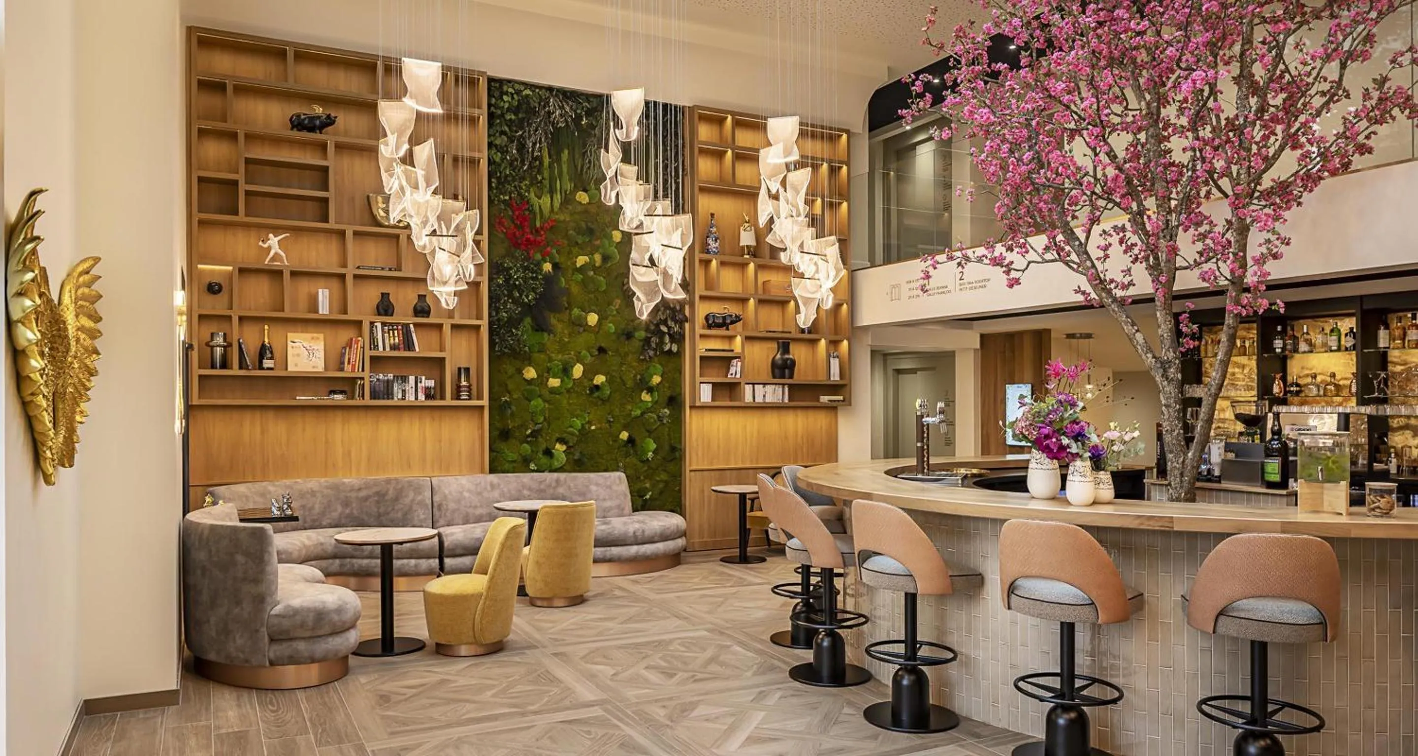 Lobby or reception in Best Western Plus Hotel Saint-Roch Orleans