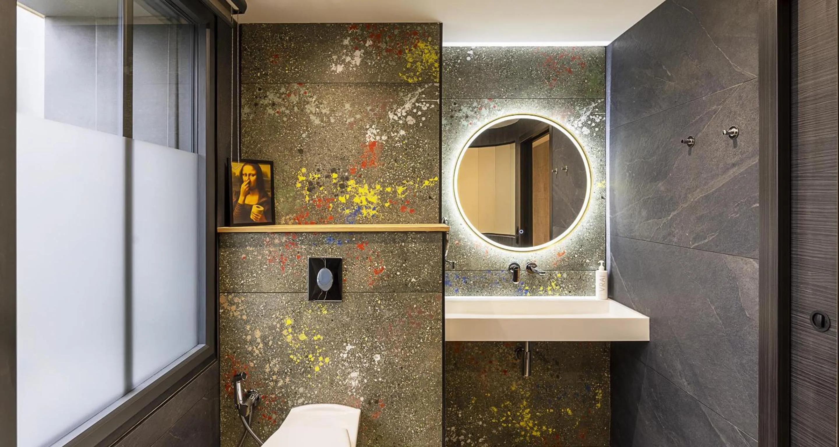 Shower in Best Western Plus Hotel Saint-Roch Orleans