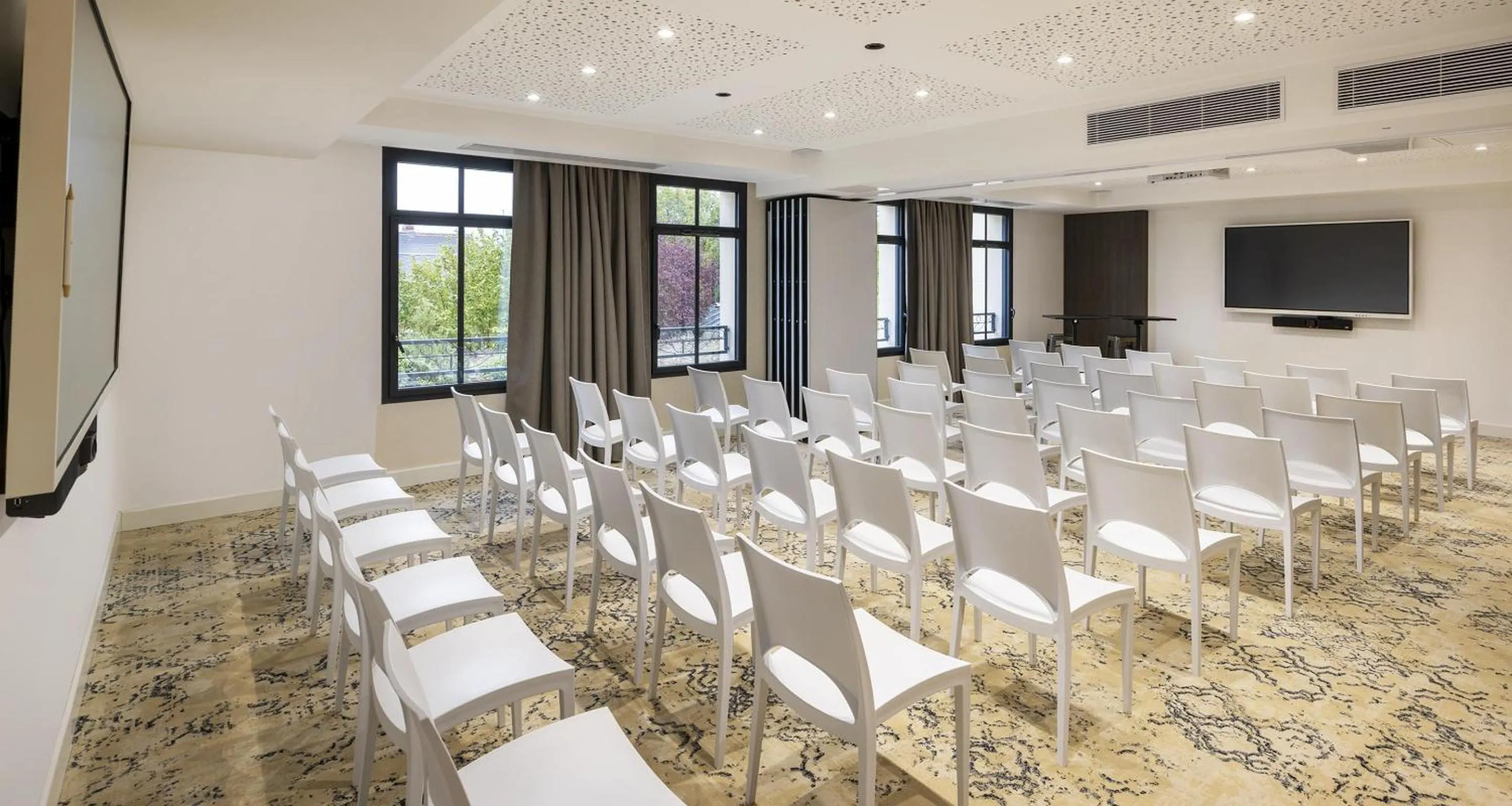 Meeting/conference room in Best Western Plus Hotel Saint-Roch Orleans