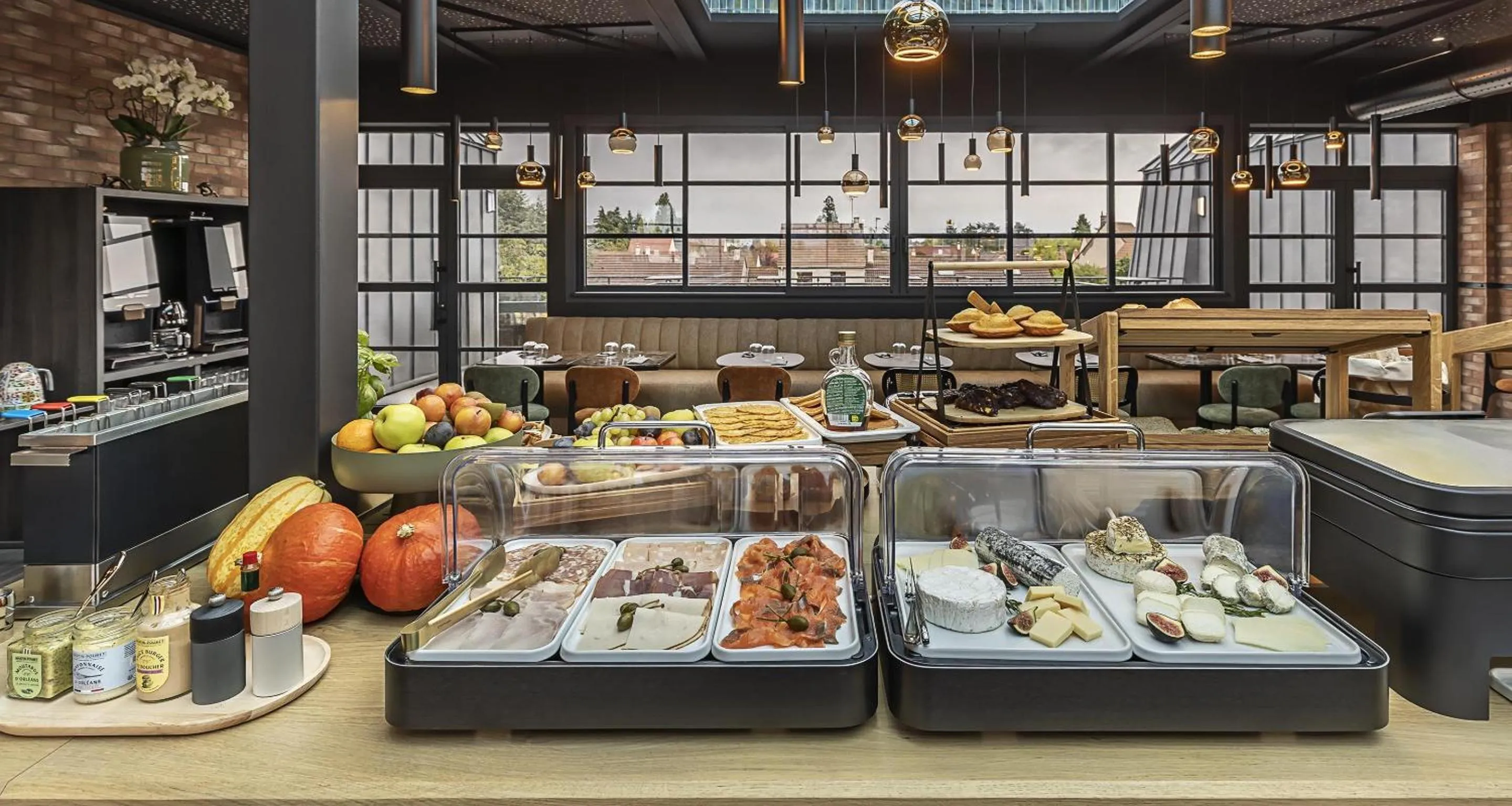 Food and drinks in Best Western Plus Hotel Saint-Roch Orleans