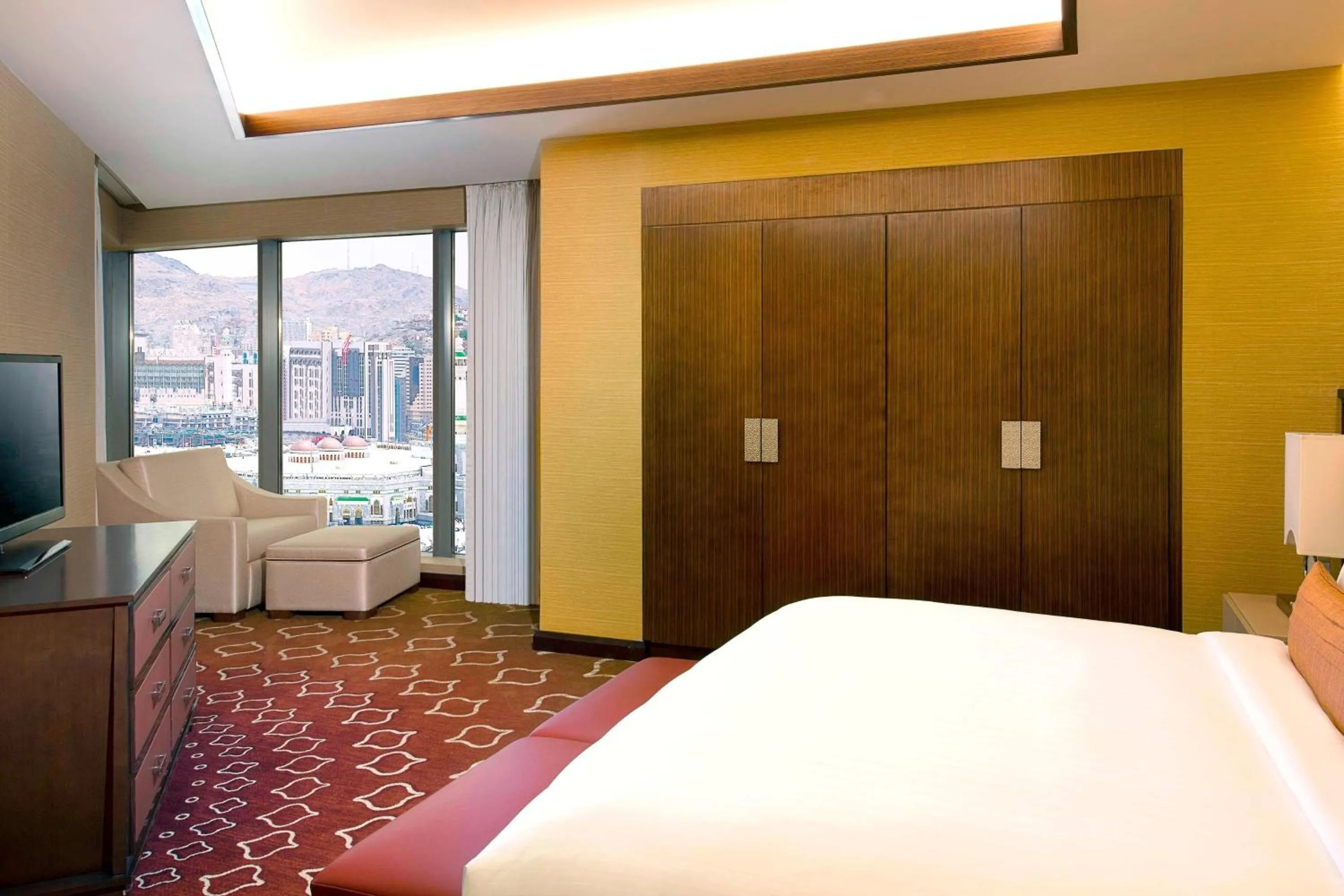 Photo of the whole room, Bed in Marriott Hotel Jabal Omar Makkah