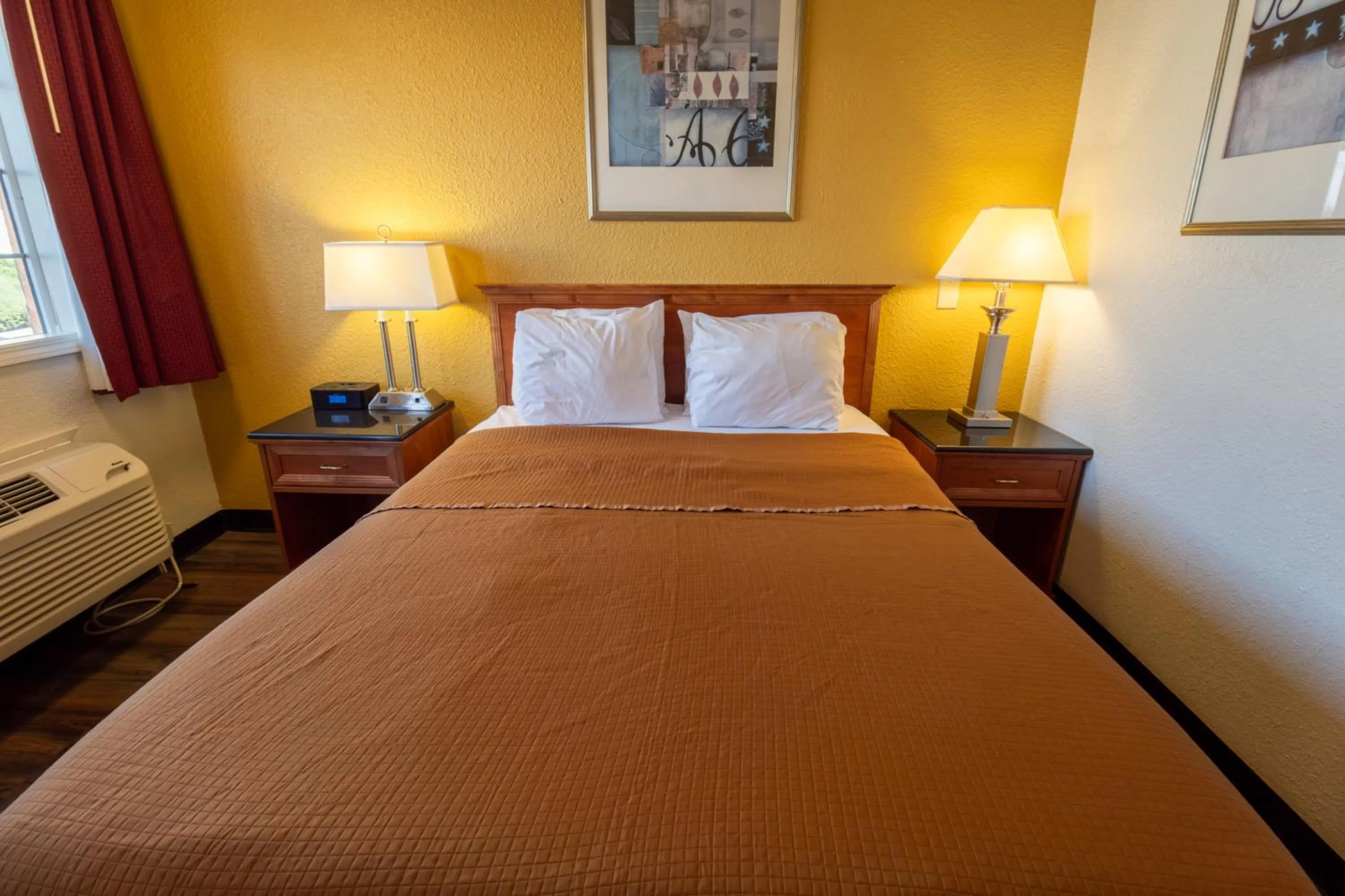 Bedroom, Bed in Hotel Inn Pendleton I-84